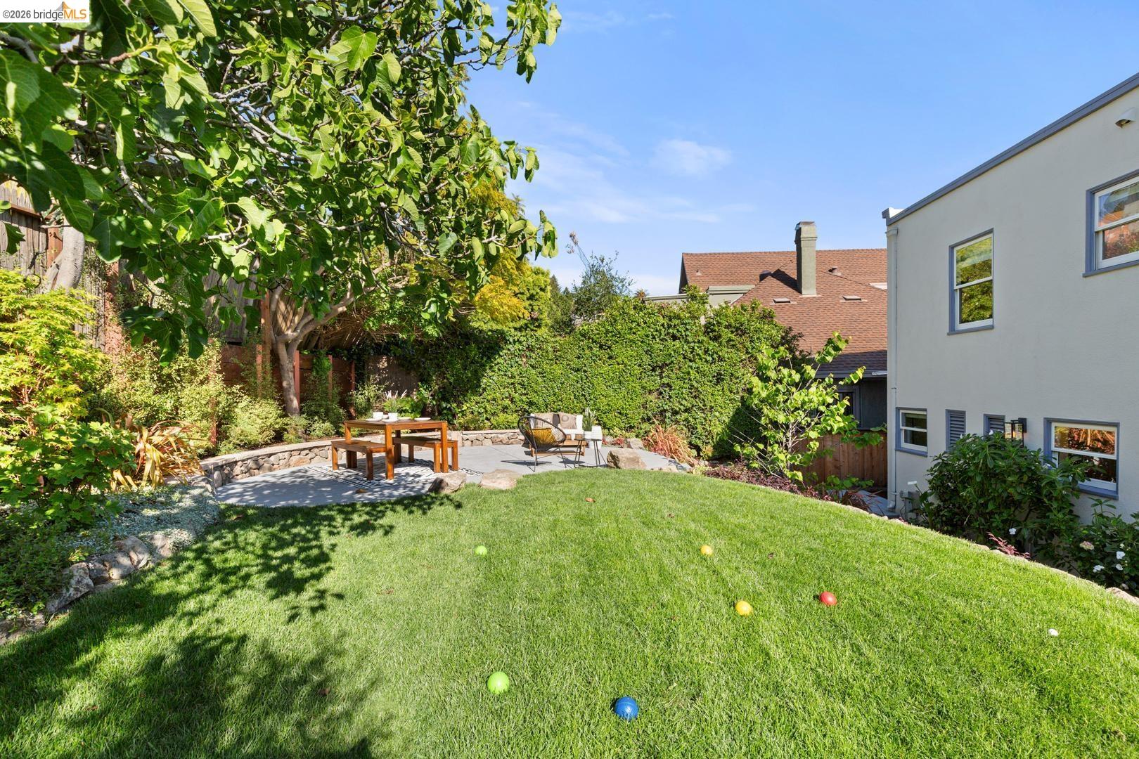 Detail Gallery Image 32 of 38 For 2031 Los Angeles Ave, Berkeley,  CA 94707 - 3 Beds | 1/1 Baths