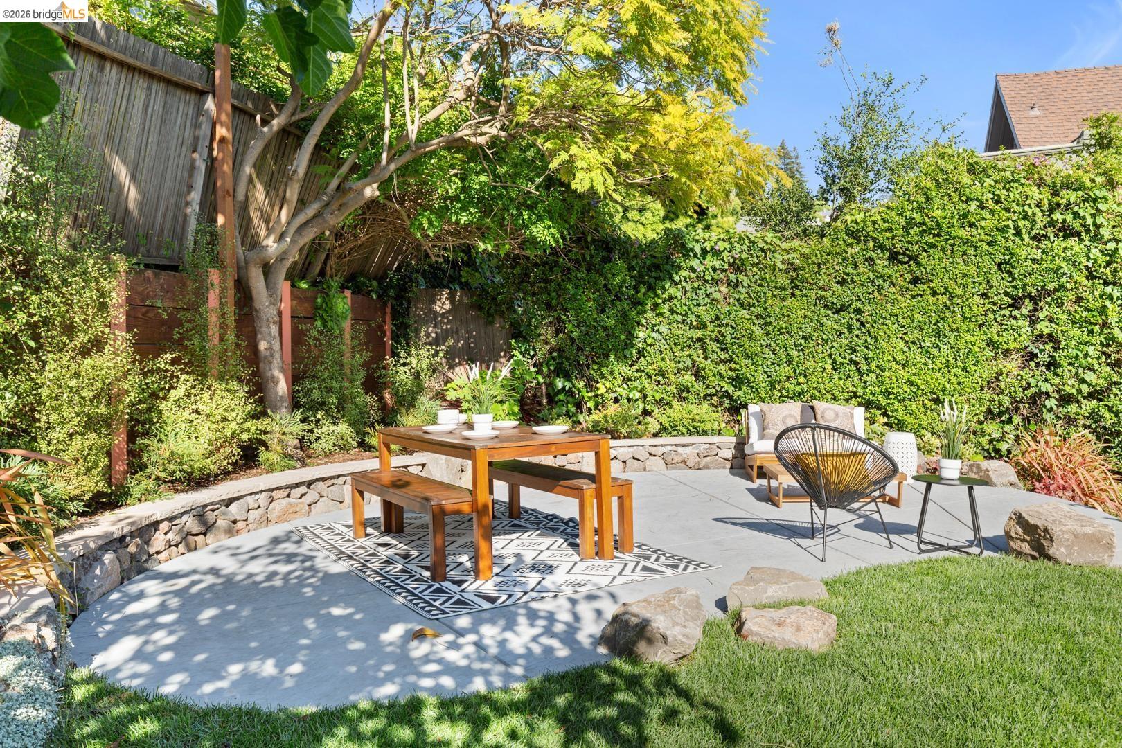 Detail Gallery Image 33 of 38 For 2031 Los Angeles Ave, Berkeley,  CA 94707 - 3 Beds | 1/1 Baths