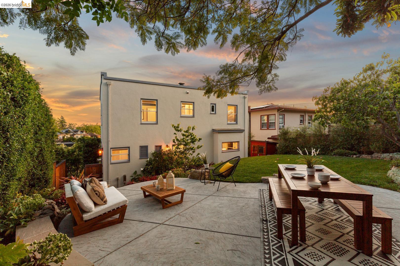 Detail Gallery Image 34 of 38 For 2031 Los Angeles Ave, Berkeley,  CA 94707 - 3 Beds | 1/1 Baths