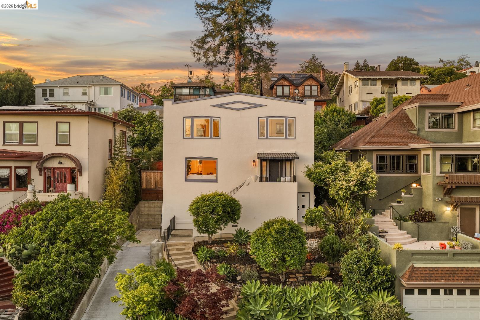 Detail Gallery Image 35 of 38 For 2031 Los Angeles Ave, Berkeley,  CA 94707 - 3 Beds | 1/1 Baths