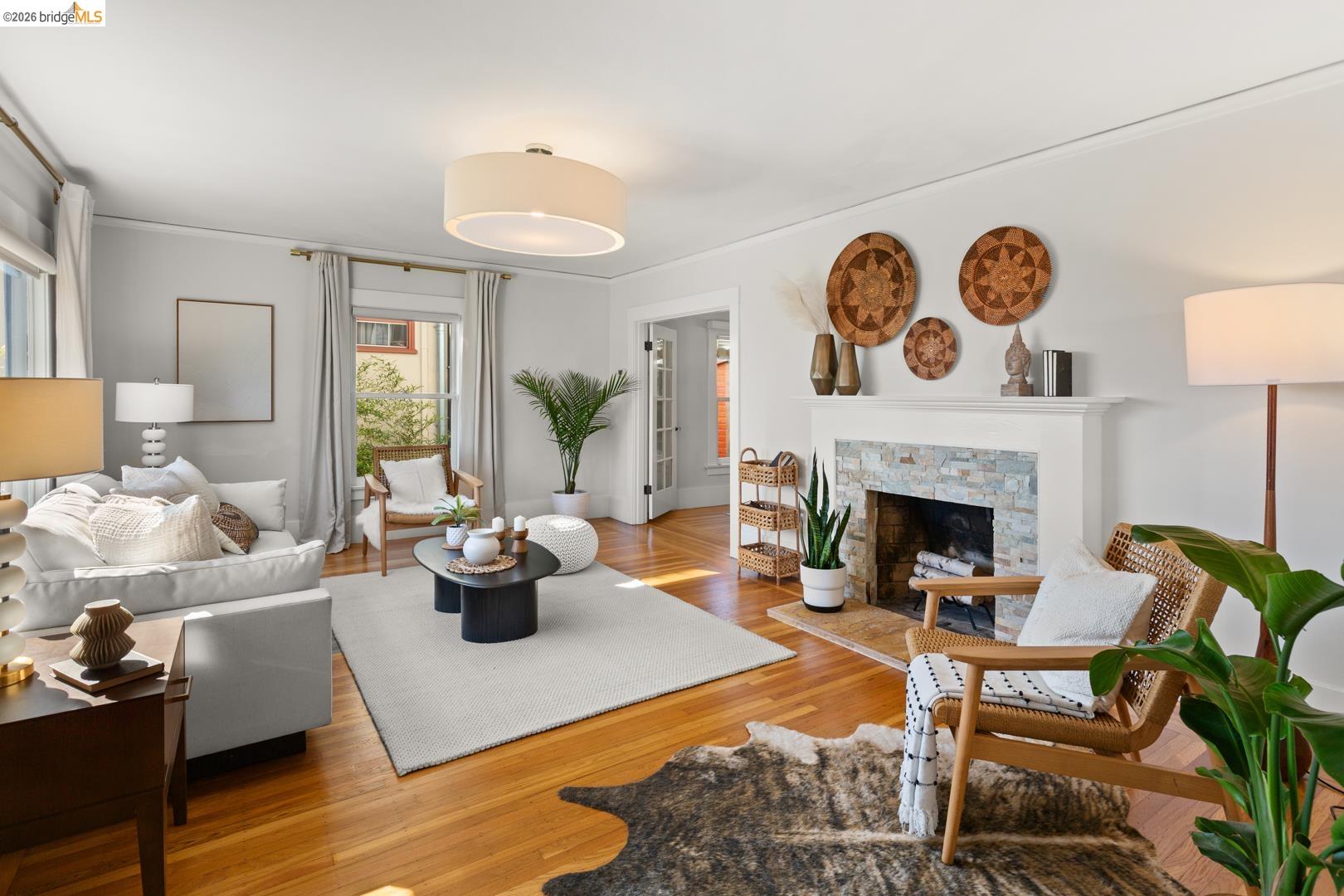 Detail Gallery Image 6 of 38 For 2031 Los Angeles Ave, Berkeley,  CA 94707 - 3 Beds | 1/1 Baths