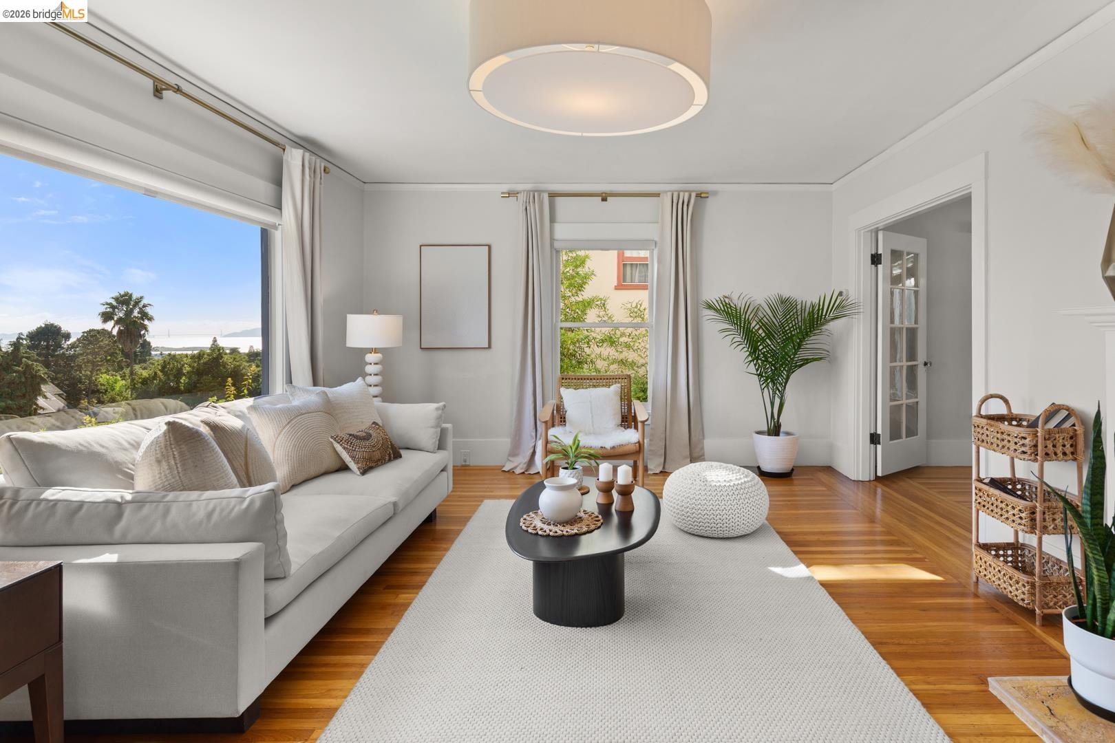 Detail Gallery Image 7 of 38 For 2031 Los Angeles Ave, Berkeley,  CA 94707 - 3 Beds | 1/1 Baths