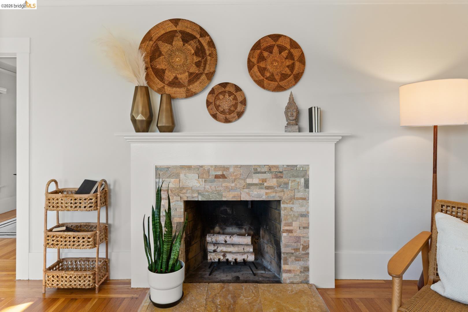 Detail Gallery Image 9 of 38 For 2031 Los Angeles Ave, Berkeley,  CA 94707 - 3 Beds | 1/1 Baths