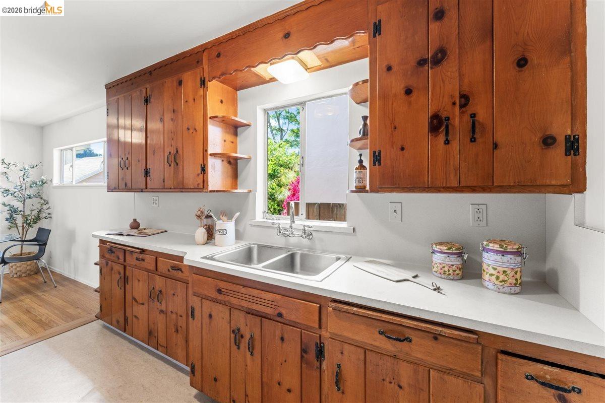 Detail Gallery Image 12 of 27 For 5832 San Jose Ave, Richmond,  CA 94804 - 3 Beds | 1 Baths