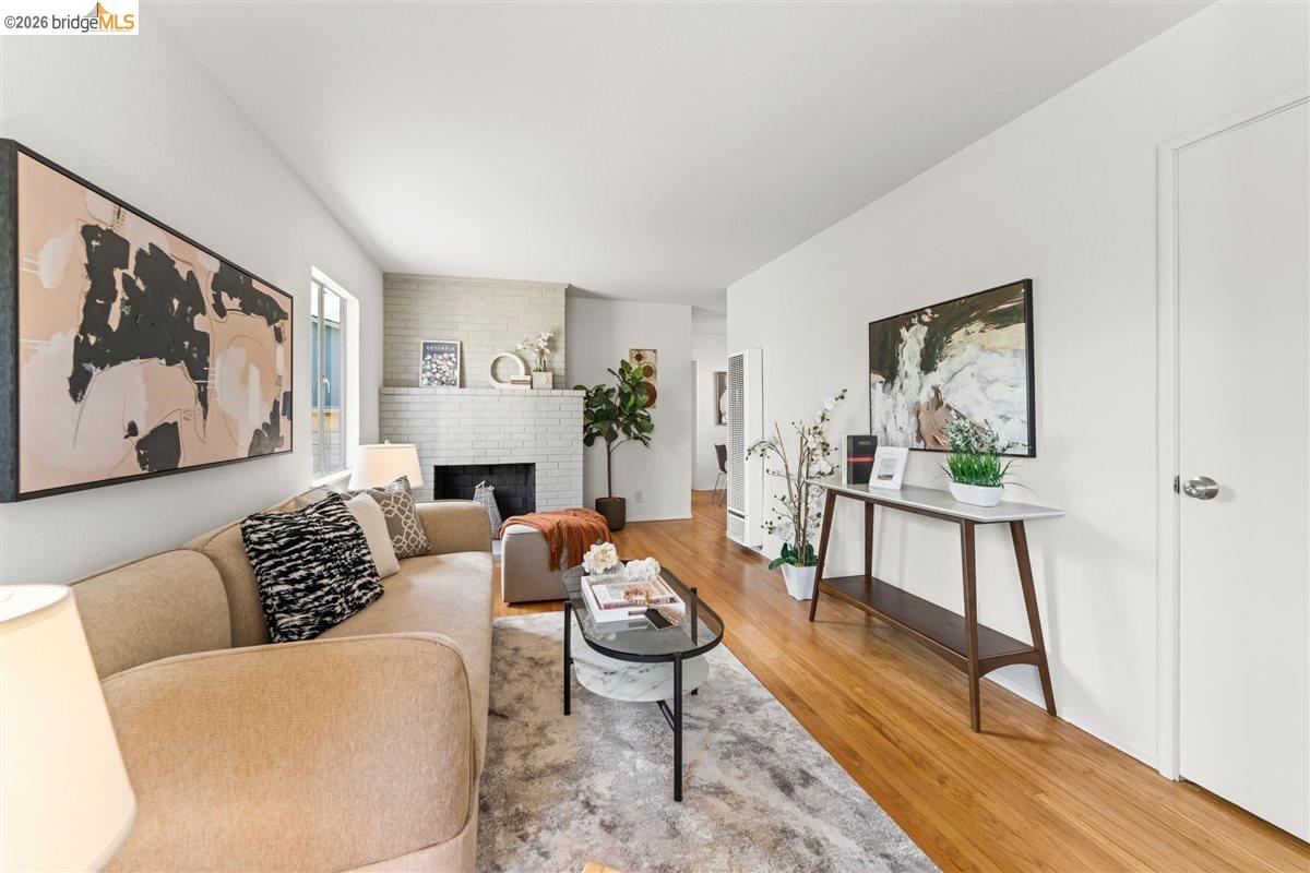 Detail Gallery Image 3 of 27 For 5832 San Jose Ave, Richmond,  CA 94804 - 3 Beds | 1 Baths