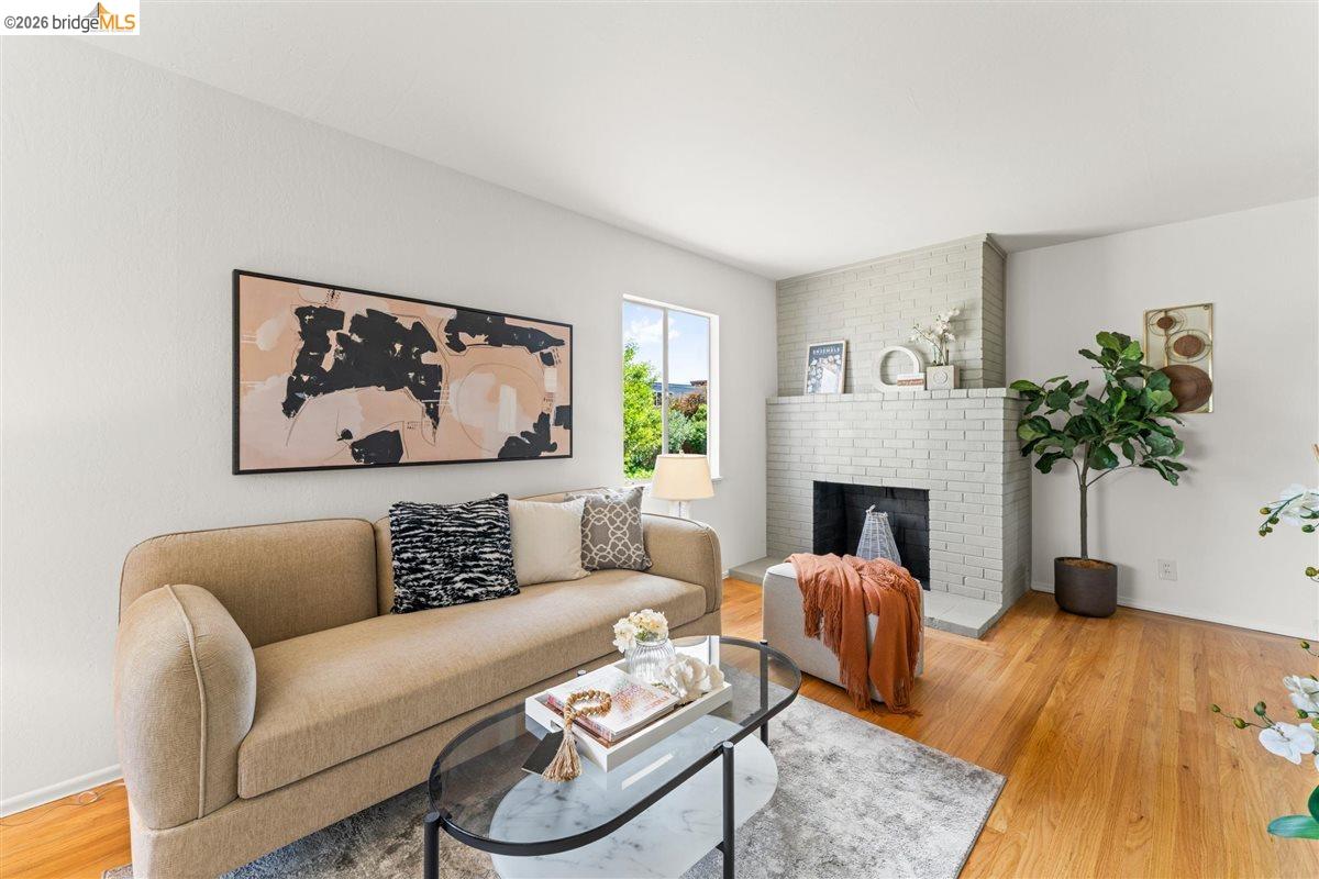 Detail Gallery Image 4 of 27 For 5832 San Jose Ave, Richmond,  CA 94804 - 3 Beds | 1 Baths