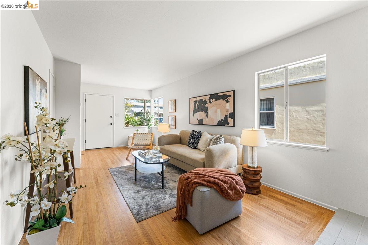 Detail Gallery Image 5 of 27 For 5832 San Jose Ave, Richmond,  CA 94804 - 3 Beds | 1 Baths