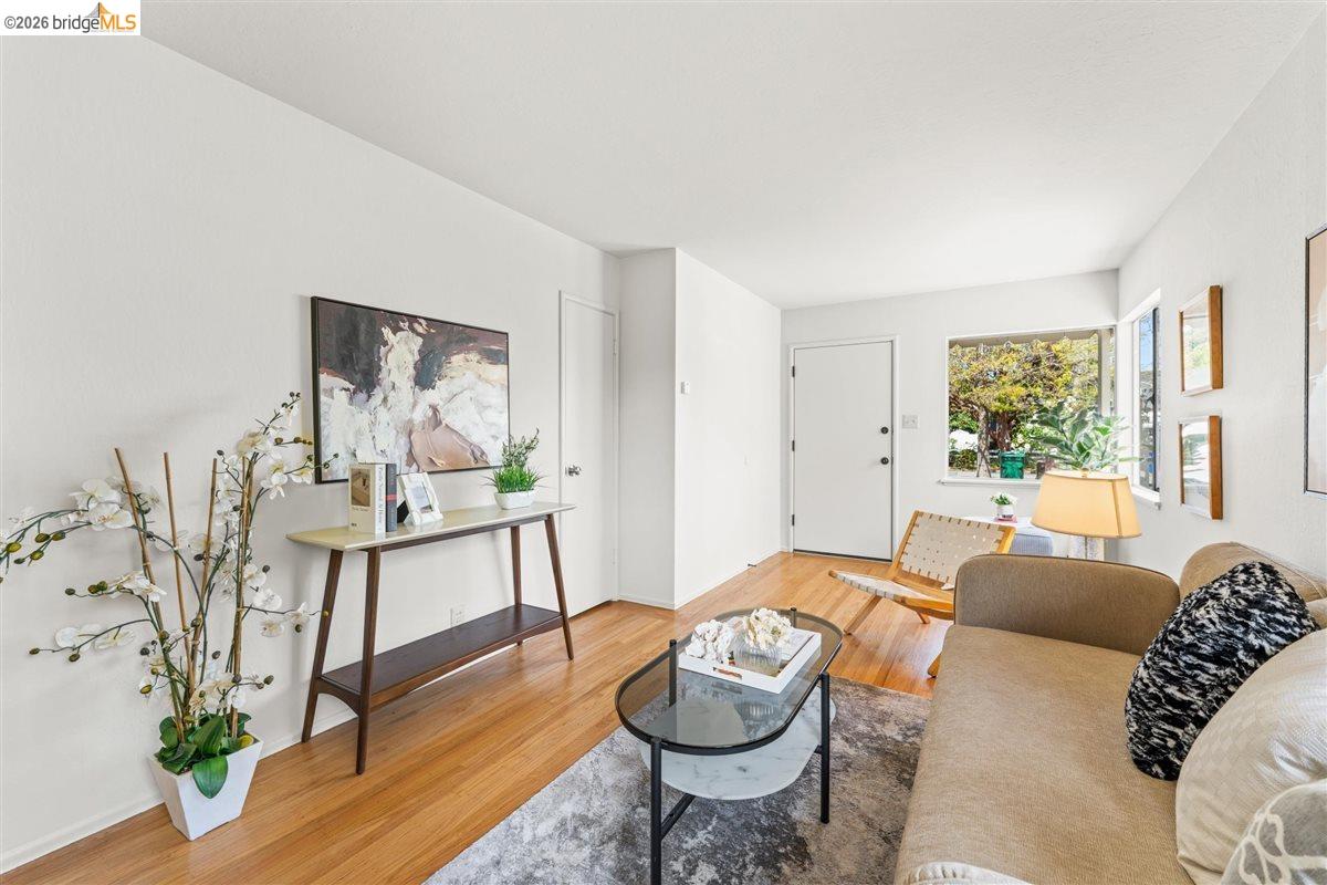 Detail Gallery Image 6 of 27 For 5832 San Jose Ave, Richmond,  CA 94804 - 3 Beds | 1 Baths