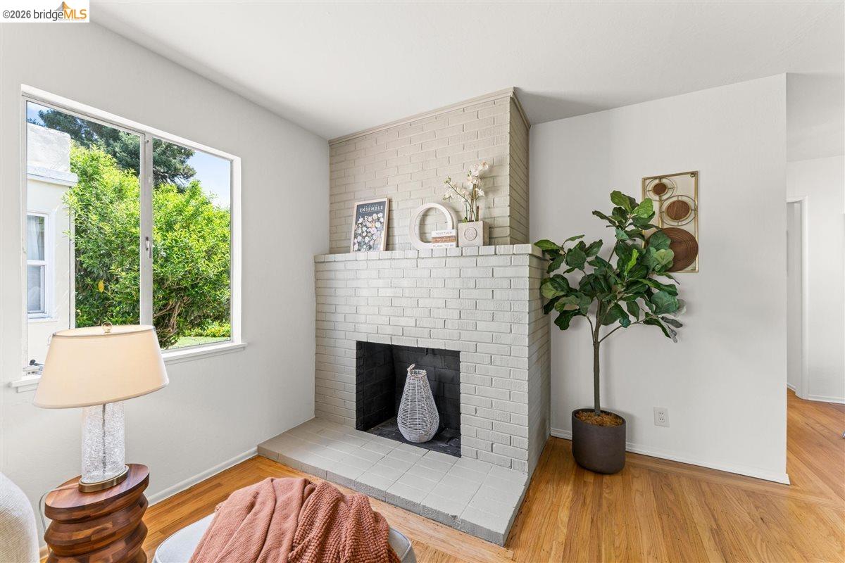 Detail Gallery Image 7 of 27 For 5832 San Jose Ave, Richmond,  CA 94804 - 3 Beds | 1 Baths