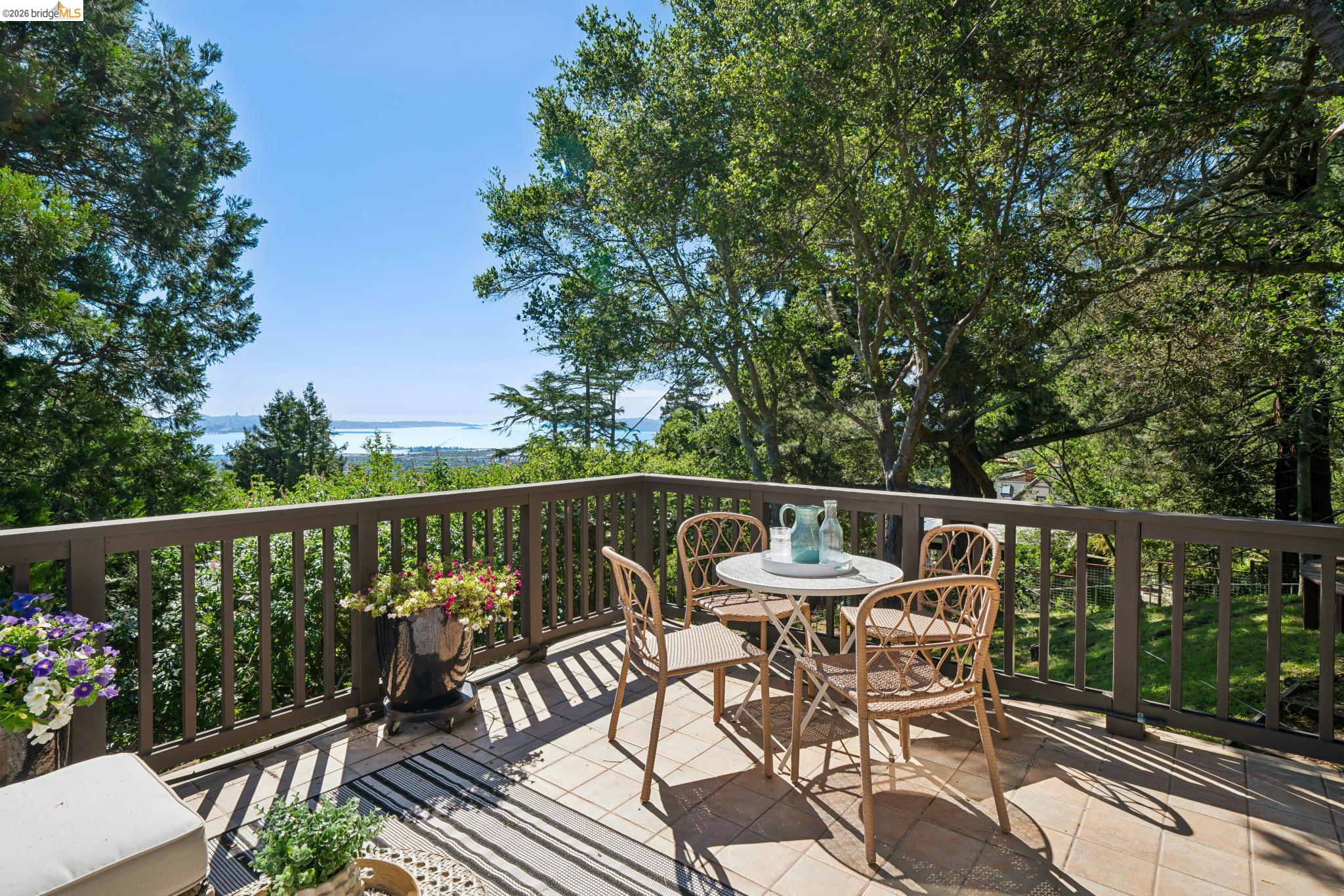 Detail Gallery Image 12 of 53 For 1183 Keeler Ave, Berkeley,  CA 94708 - 2 Beds | 1/1 Baths