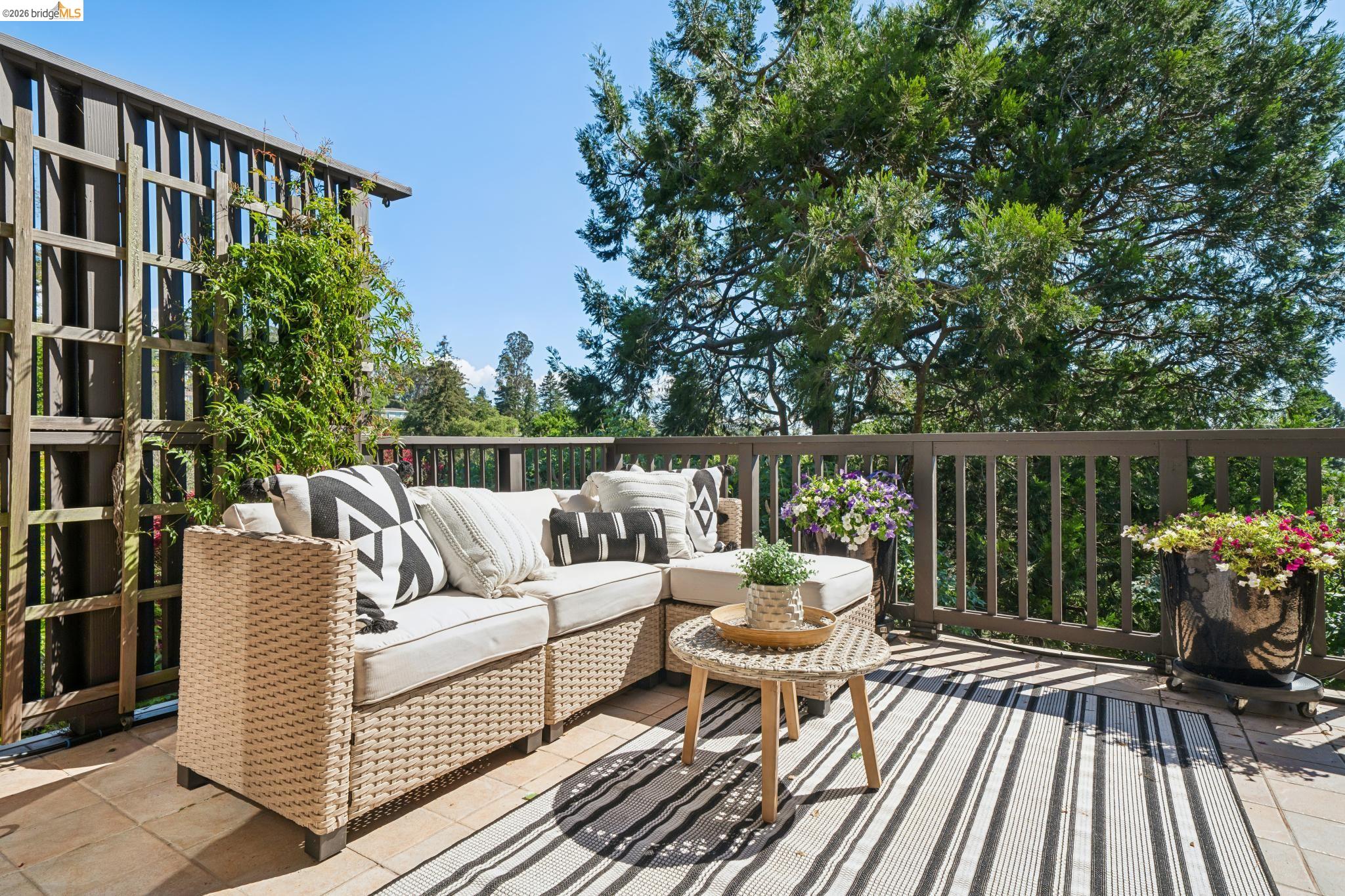 Detail Gallery Image 14 of 53 For 1183 Keeler Ave, Berkeley,  CA 94708 - 2 Beds | 1/1 Baths