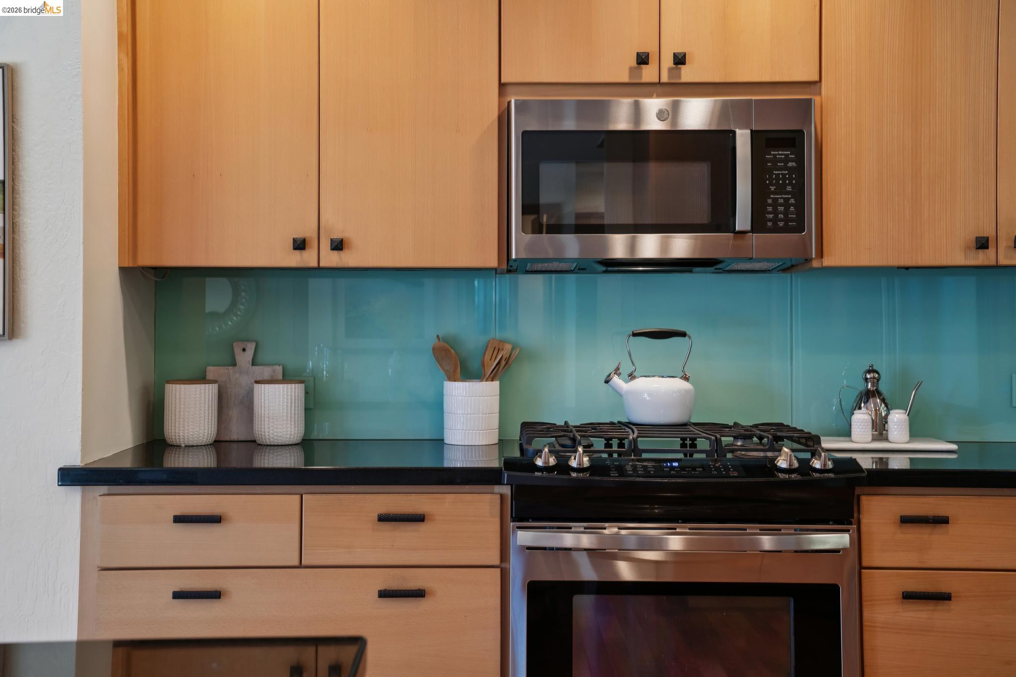 Detail Gallery Image 25 of 53 For 1183 Keeler Ave, Berkeley,  CA 94708 - 2 Beds | 1/1 Baths