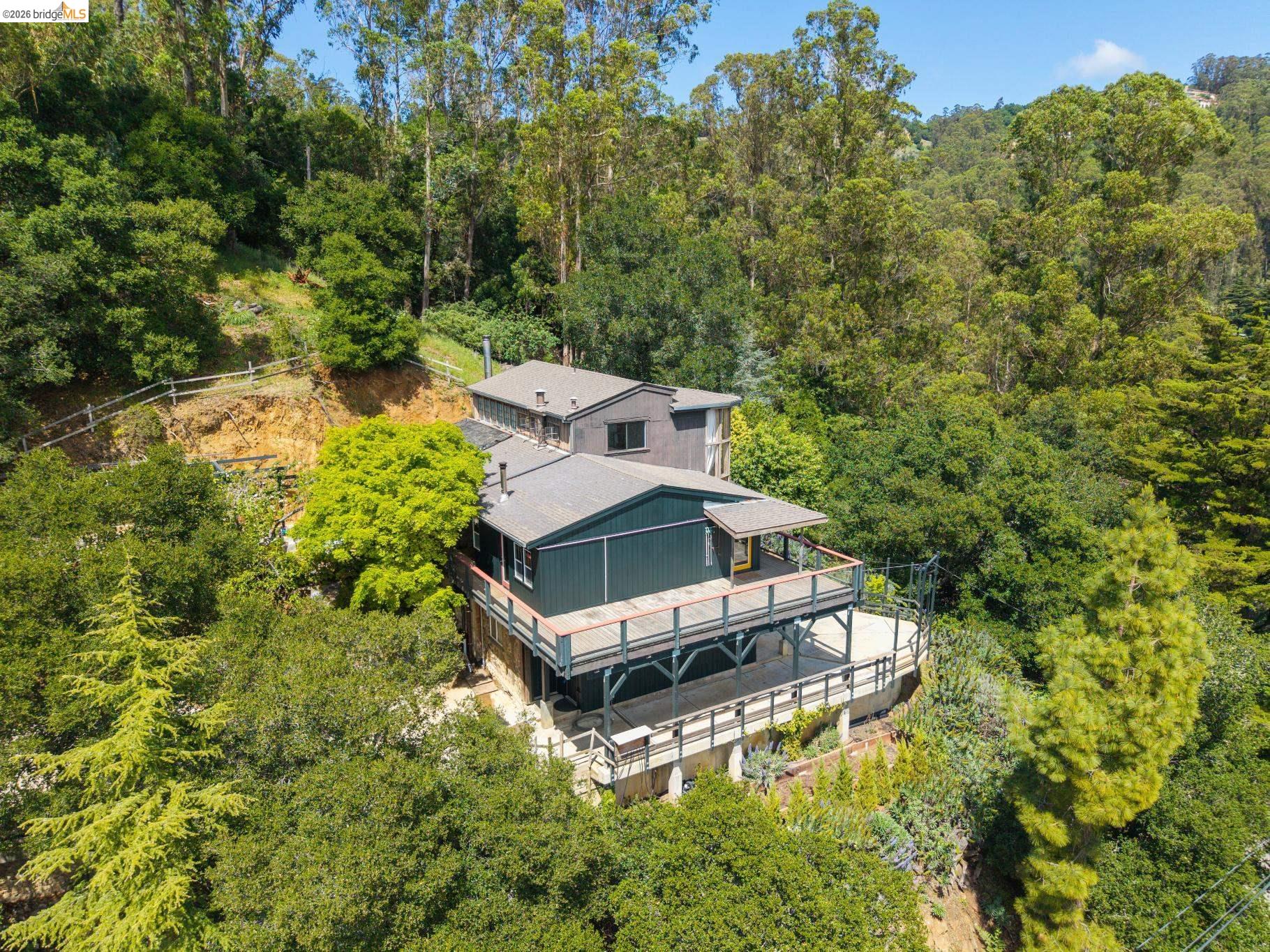 Detail Gallery Image 2 of 99 For 6383 Valley View Rd, Oakland,  CA 94611 - 4 Beds | 2/1 Baths