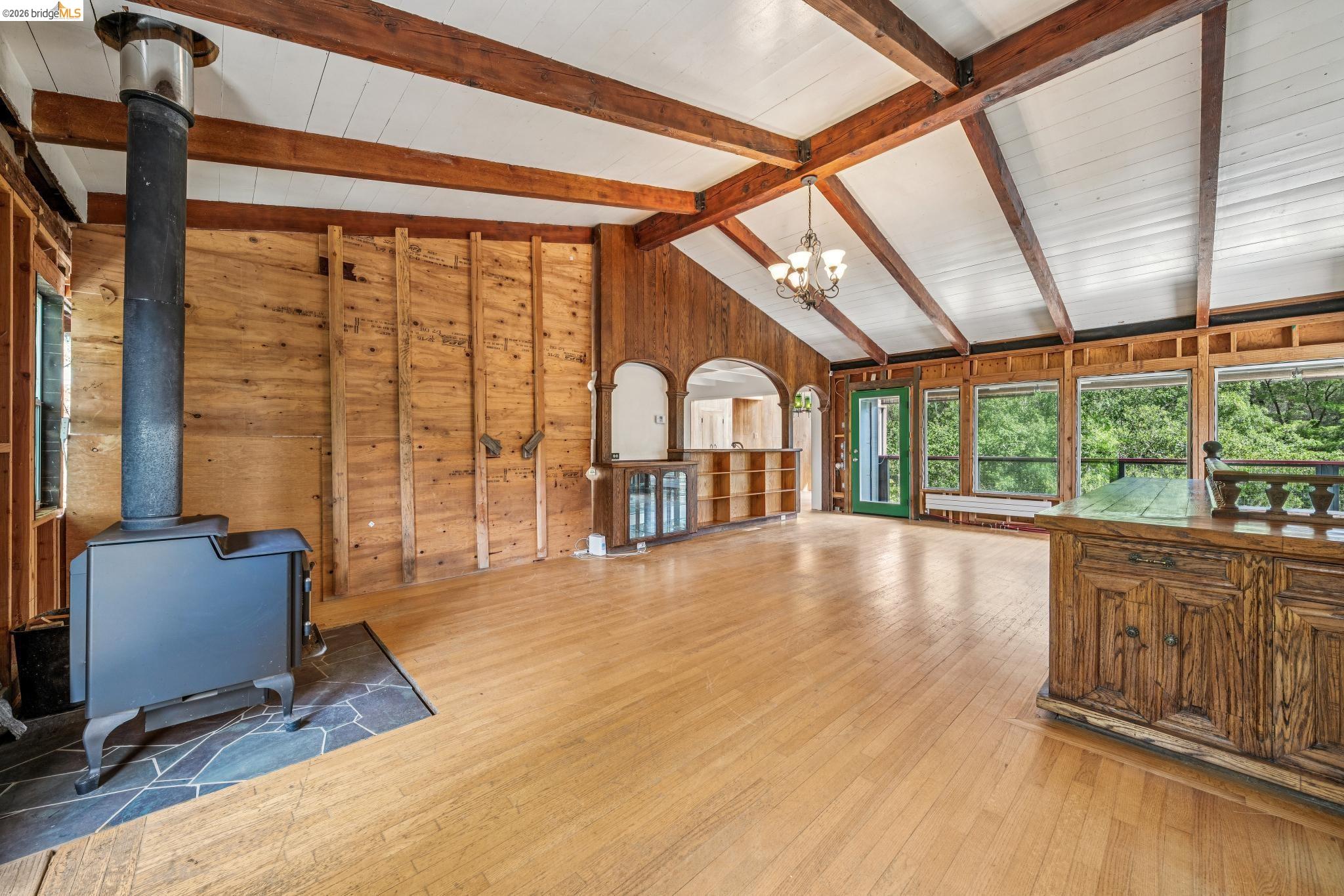 Detail Gallery Image 11 of 99 For 6383 Valley View Rd, Oakland,  CA 94611 - 4 Beds | 2/1 Baths