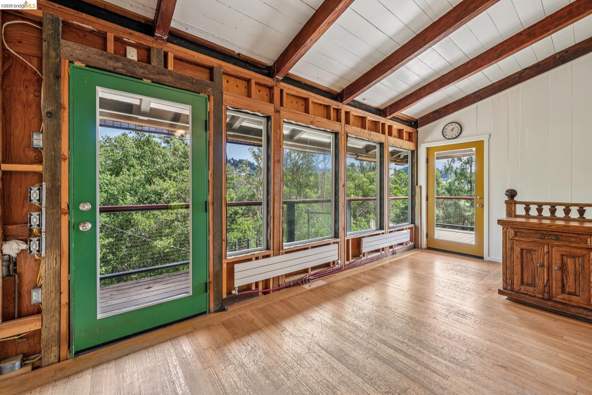 Detail Gallery Image 12 of 99 For 6383 Valley View Rd, Oakland,  CA 94611 - 4 Beds | 2/1 Baths