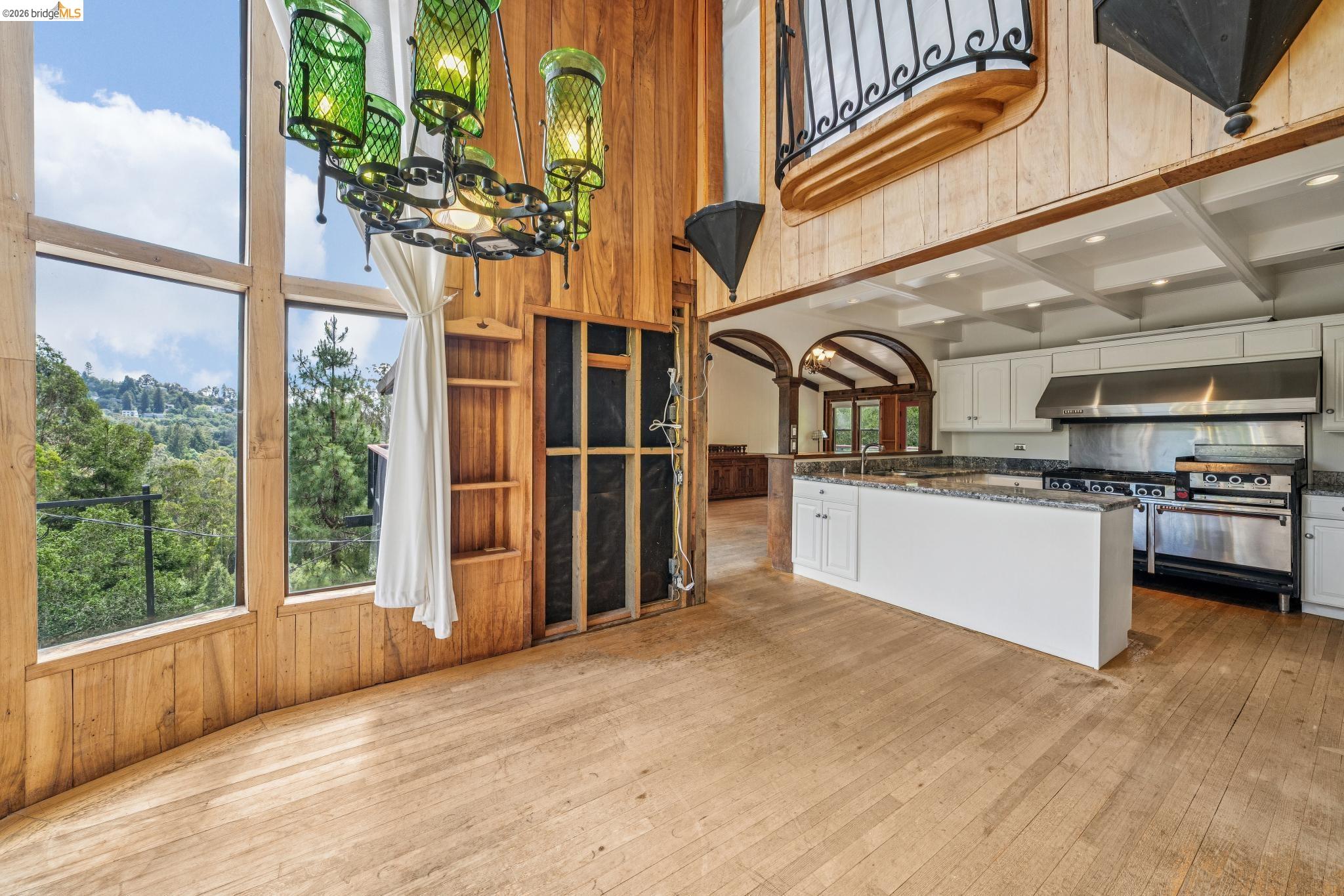 Detail Gallery Image 15 of 99 For 6383 Valley View Rd, Oakland,  CA 94611 - 4 Beds | 2/1 Baths