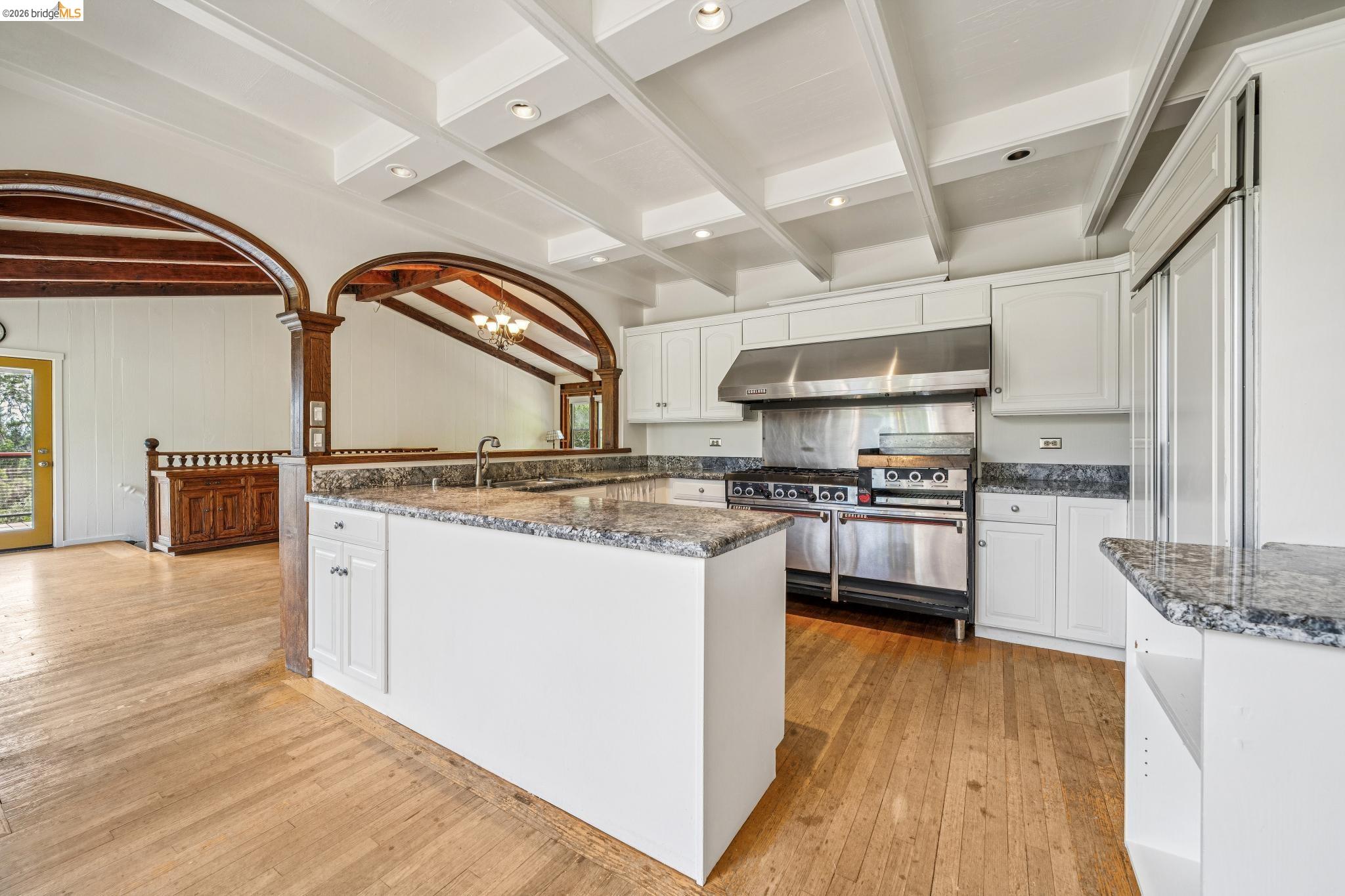 Detail Gallery Image 17 of 99 For 6383 Valley View Rd, Oakland,  CA 94611 - 4 Beds | 2/1 Baths