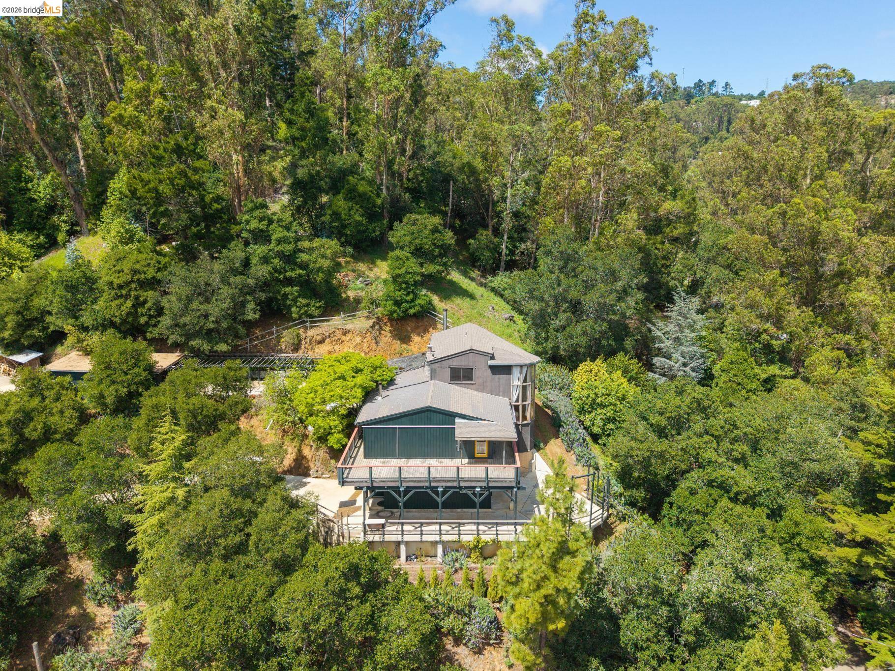 Detail Gallery Image 3 of 99 For 6383 Valley View Rd, Oakland,  CA 94611 - 4 Beds | 2/1 Baths