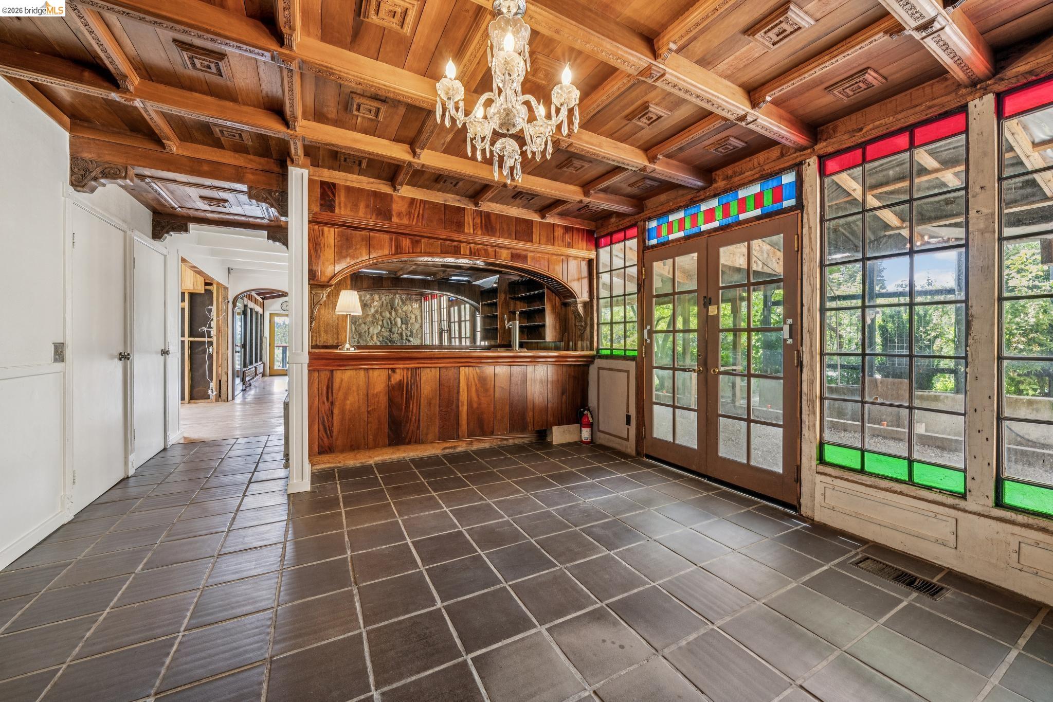 Detail Gallery Image 24 of 99 For 6383 Valley View Rd, Oakland,  CA 94611 - 4 Beds | 2/1 Baths