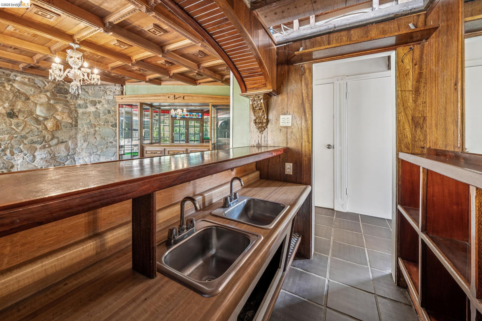 Detail Gallery Image 26 of 99 For 6383 Valley View Rd, Oakland,  CA 94611 - 4 Beds | 2/1 Baths