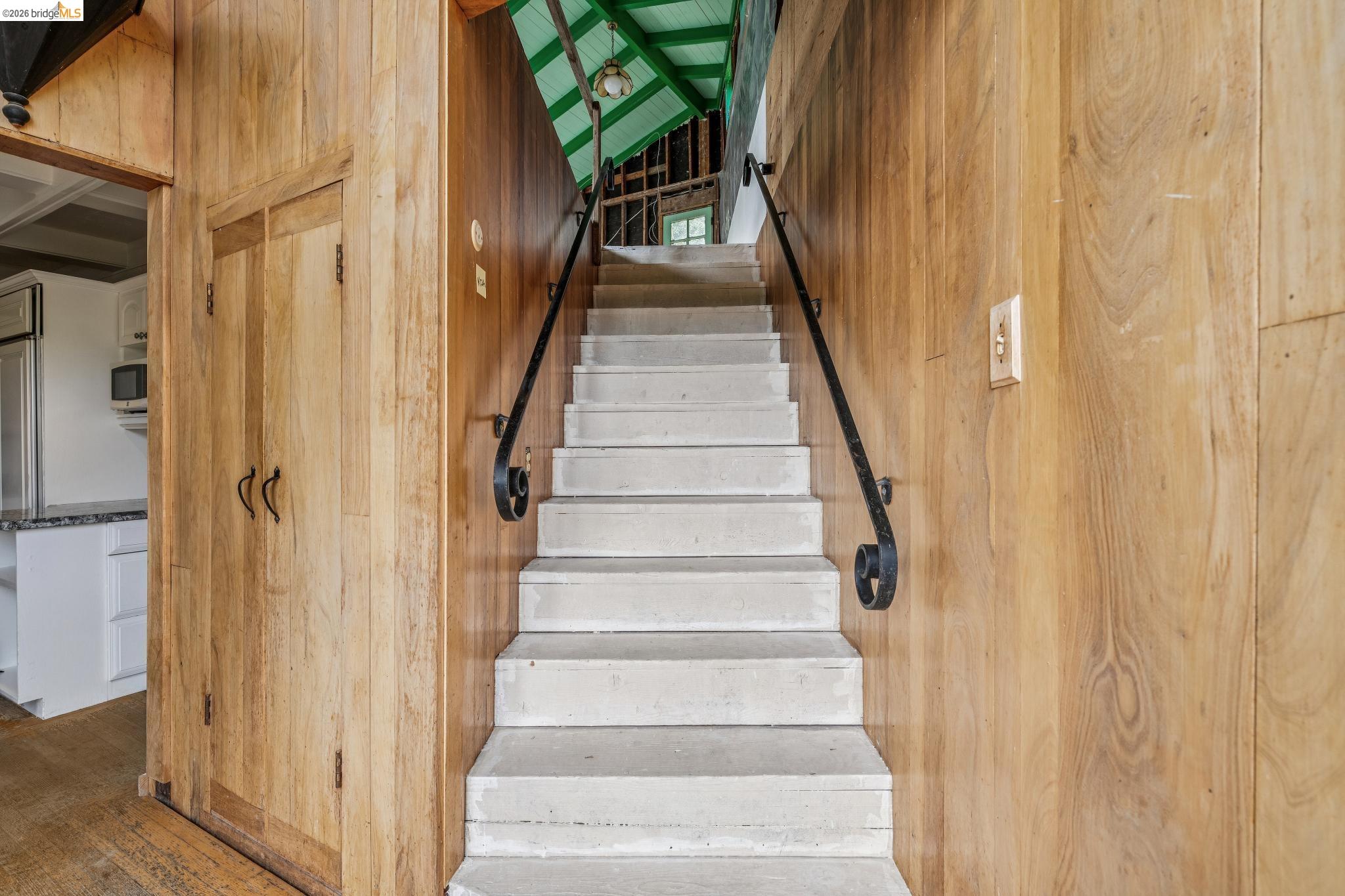 Detail Gallery Image 27 of 99 For 6383 Valley View Rd, Oakland,  CA 94611 - 4 Beds | 2/1 Baths