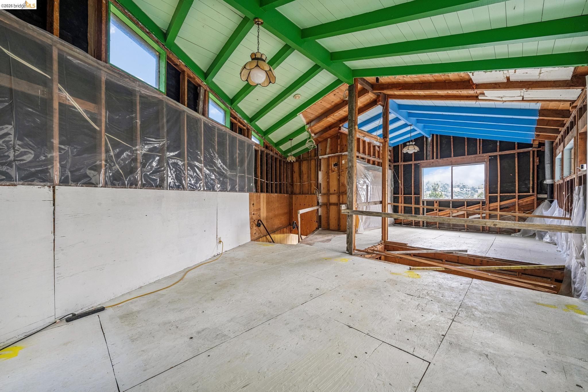 Detail Gallery Image 29 of 99 For 6383 Valley View Rd, Oakland,  CA 94611 - 4 Beds | 2/1 Baths