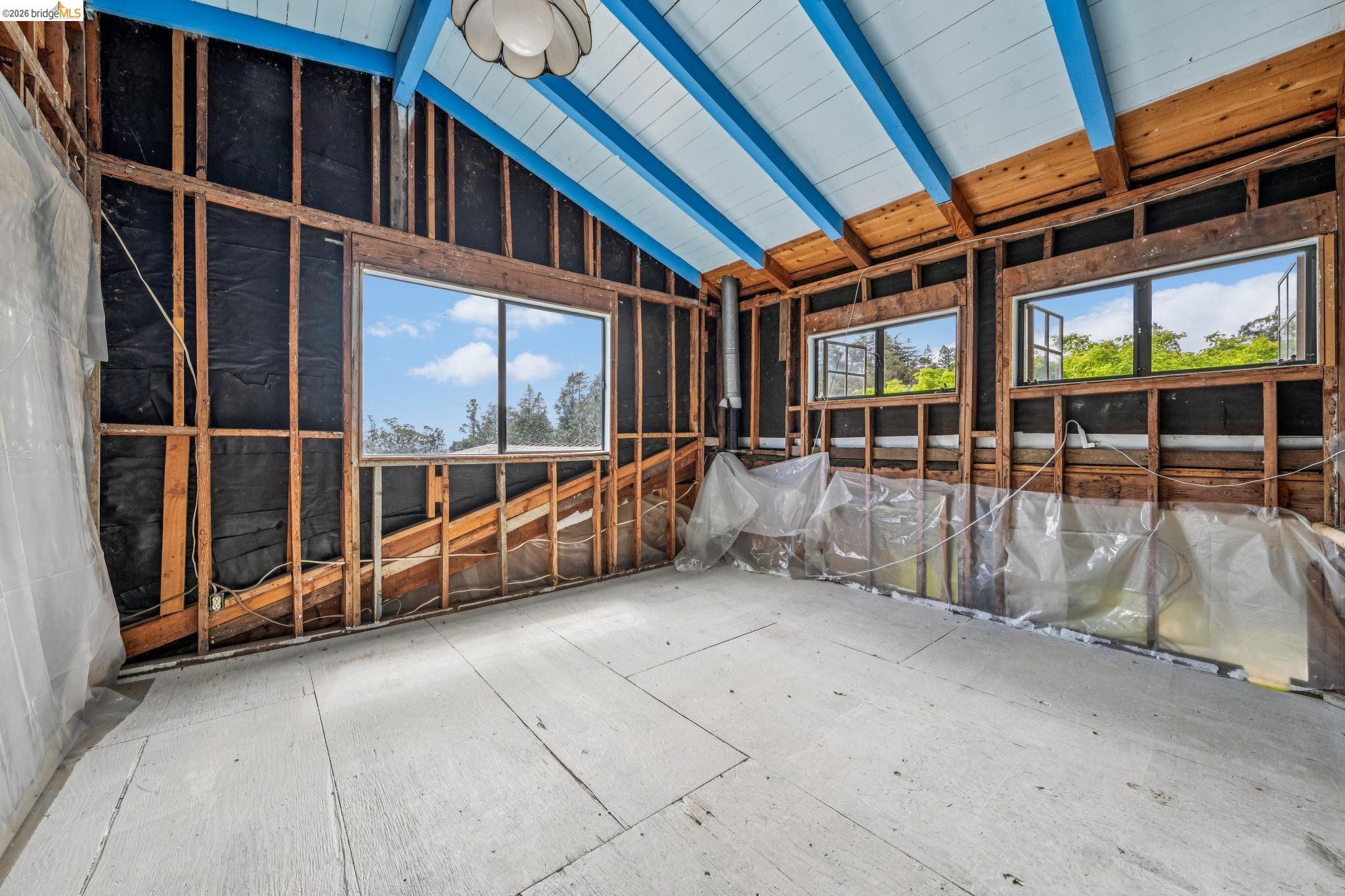 Detail Gallery Image 30 of 99 For 6383 Valley View Rd, Oakland,  CA 94611 - 4 Beds | 2/1 Baths