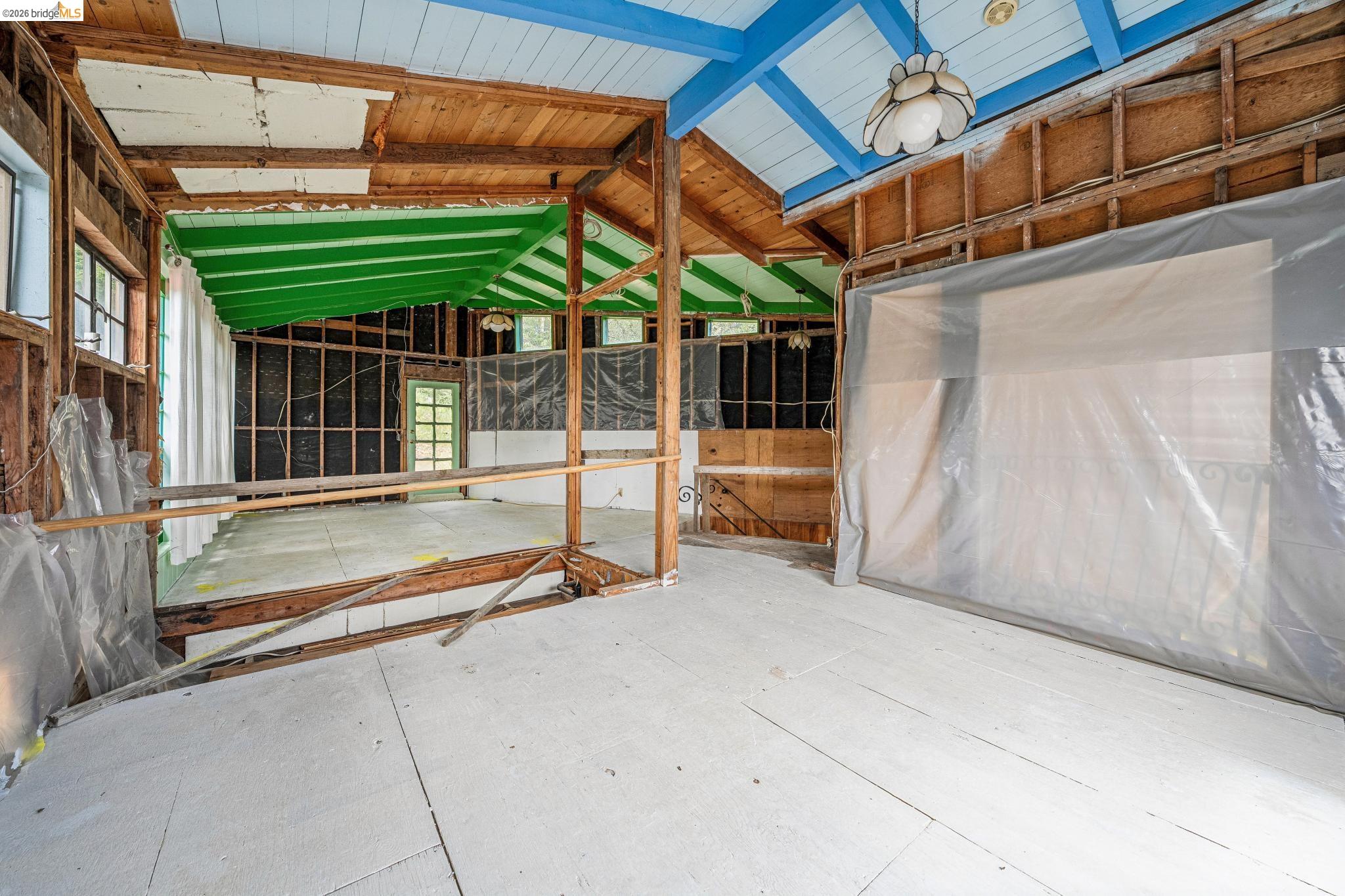 Detail Gallery Image 32 of 99 For 6383 Valley View Rd, Oakland,  CA 94611 - 4 Beds | 2/1 Baths