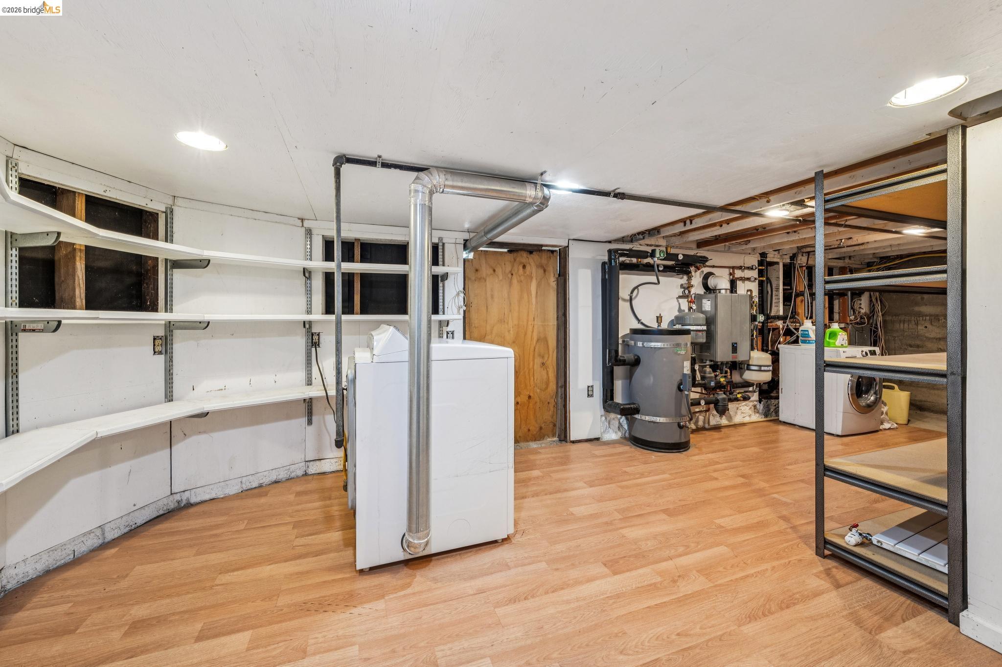 Detail Gallery Image 34 of 99 For 6383 Valley View Rd, Oakland,  CA 94611 - 4 Beds | 2/1 Baths