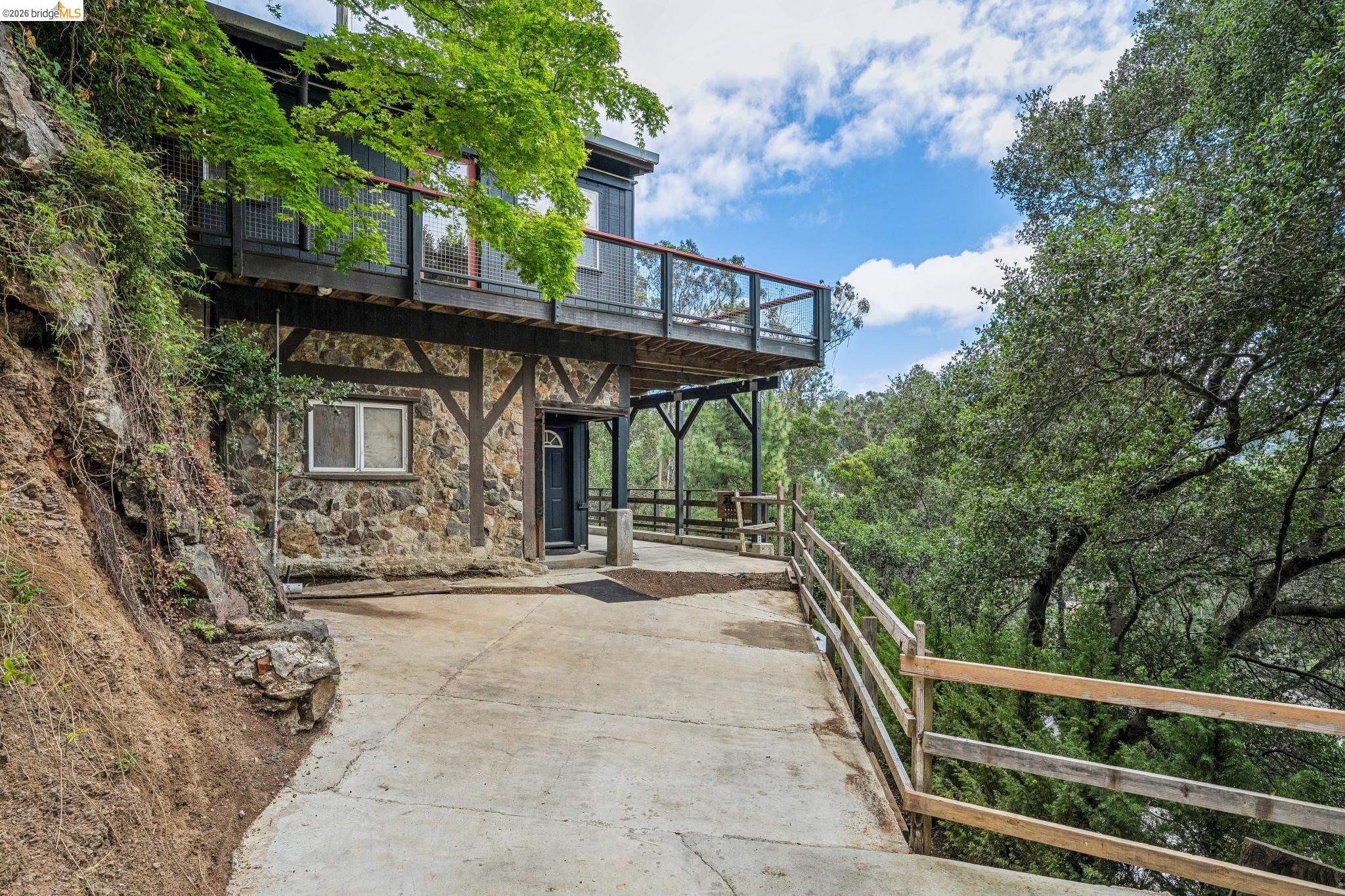 Detail Gallery Image 5 of 99 For 6383 Valley View Rd, Oakland,  CA 94611 - 4 Beds | 2/1 Baths