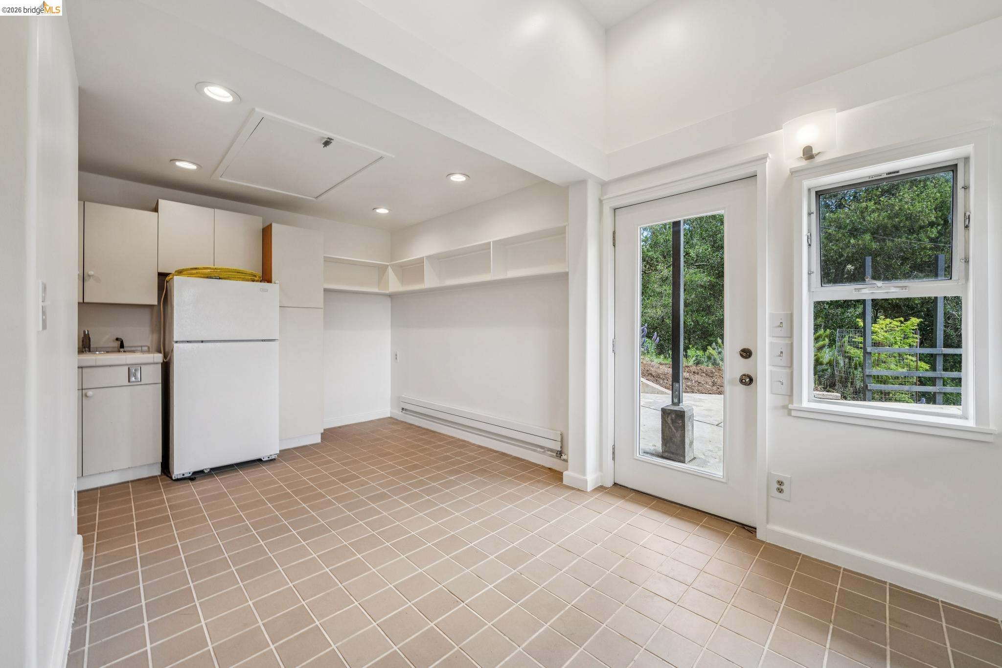 Detail Gallery Image 41 of 99 For 6383 Valley View Rd, Oakland,  CA 94611 - 4 Beds | 2/1 Baths