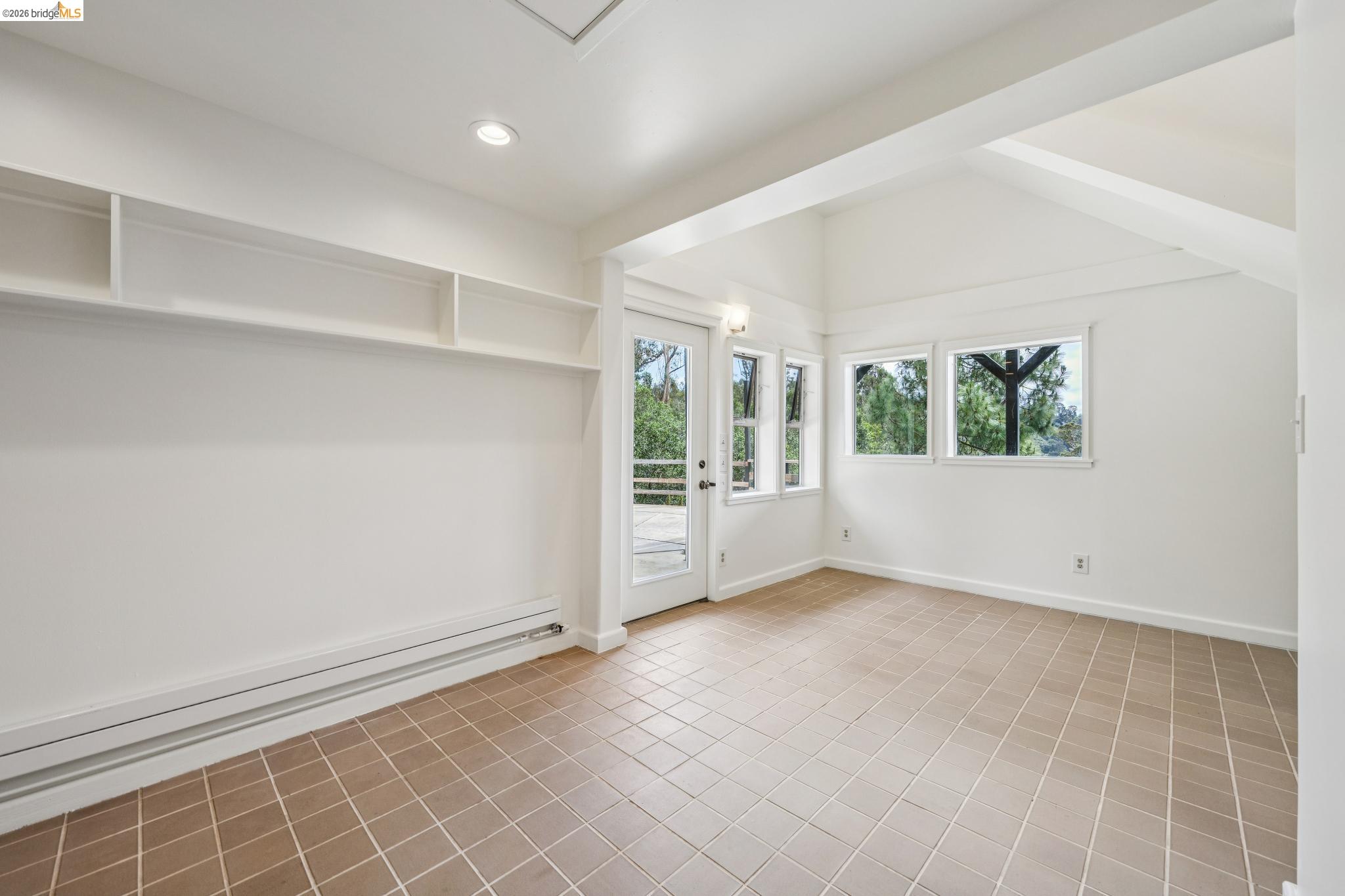 Detail Gallery Image 43 of 99 For 6383 Valley View Rd, Oakland,  CA 94611 - 4 Beds | 2/1 Baths