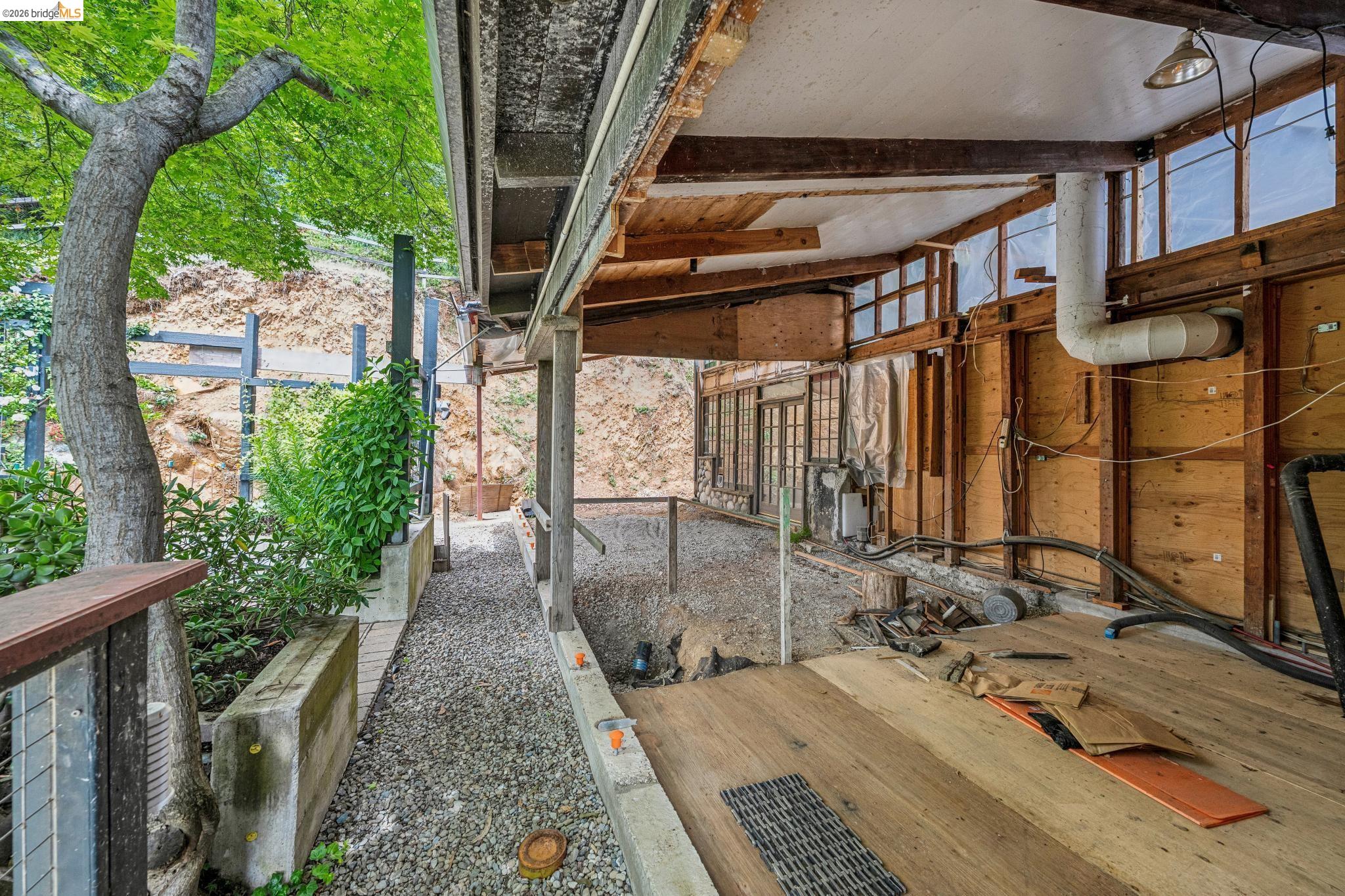 Detail Gallery Image 50 of 99 For 6383 Valley View Rd, Oakland,  CA 94611 - 4 Beds | 2/1 Baths