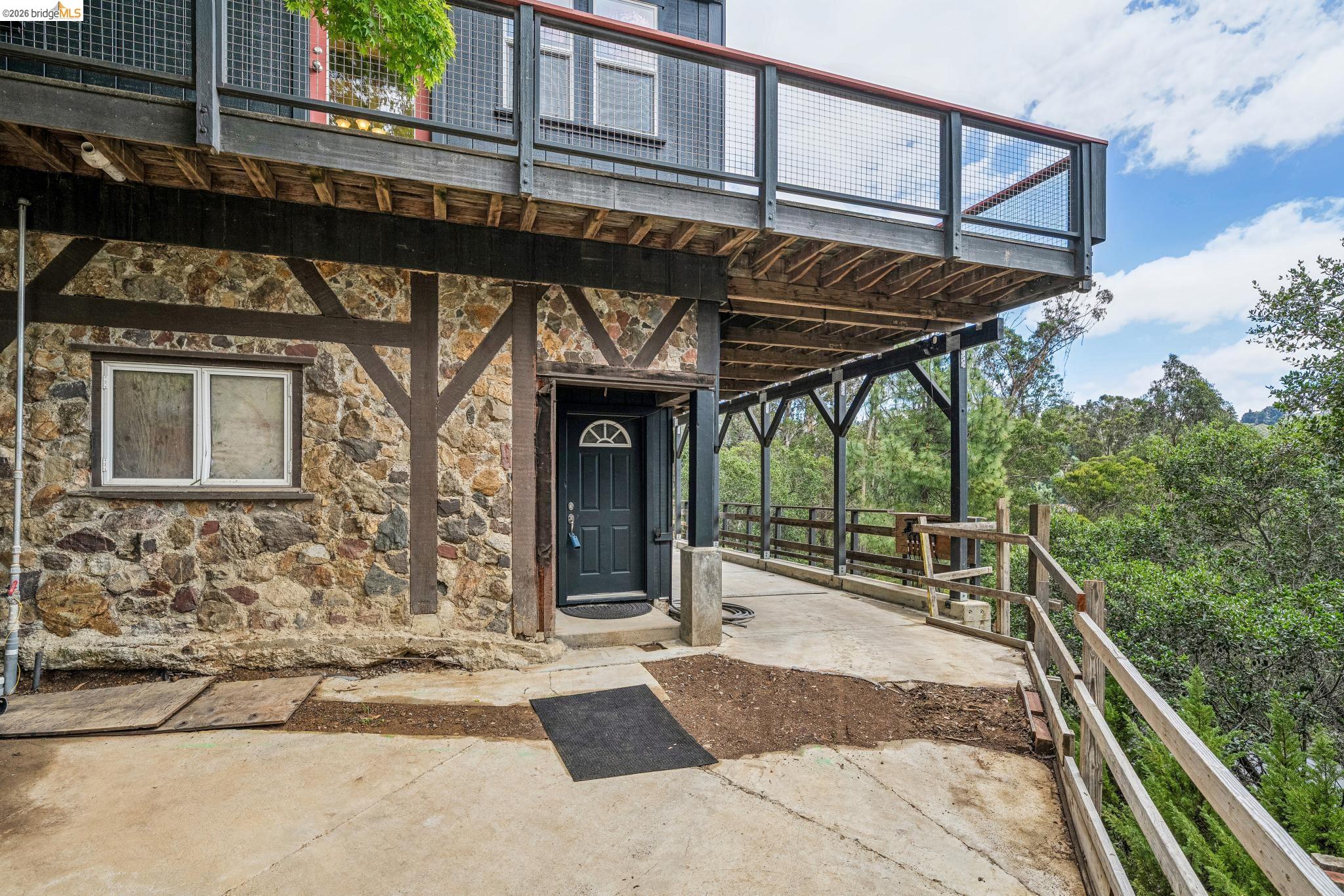 Detail Gallery Image 6 of 99 For 6383 Valley View Rd, Oakland,  CA 94611 - 4 Beds | 2/1 Baths