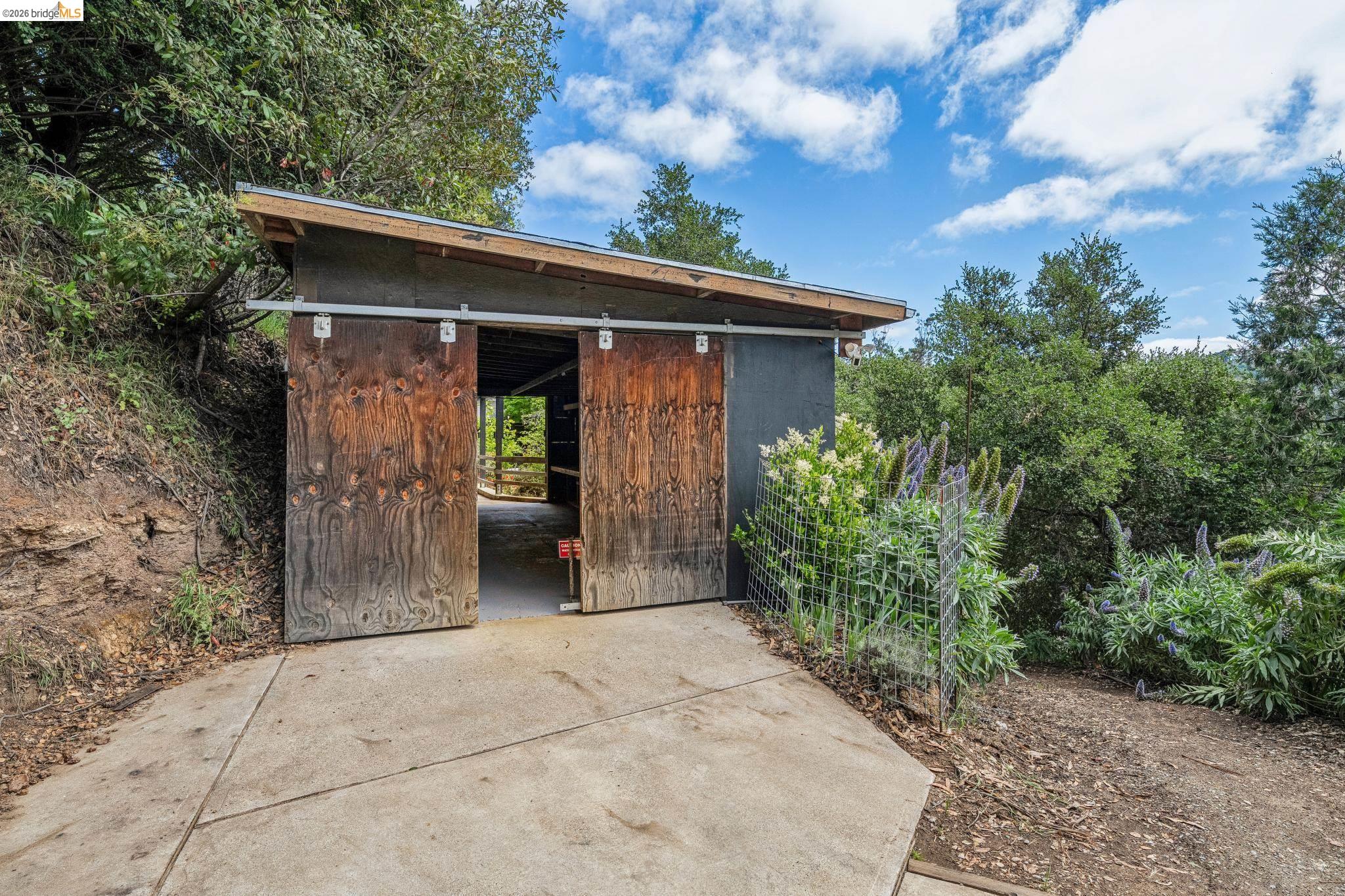 Detail Gallery Image 53 of 99 For 6383 Valley View Rd, Oakland,  CA 94611 - 4 Beds | 2/1 Baths