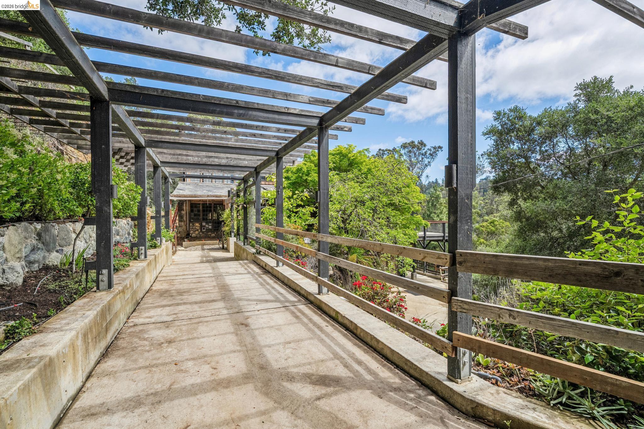 Detail Gallery Image 56 of 99 For 6383 Valley View Rd, Oakland,  CA 94611 - 4 Beds | 2/1 Baths