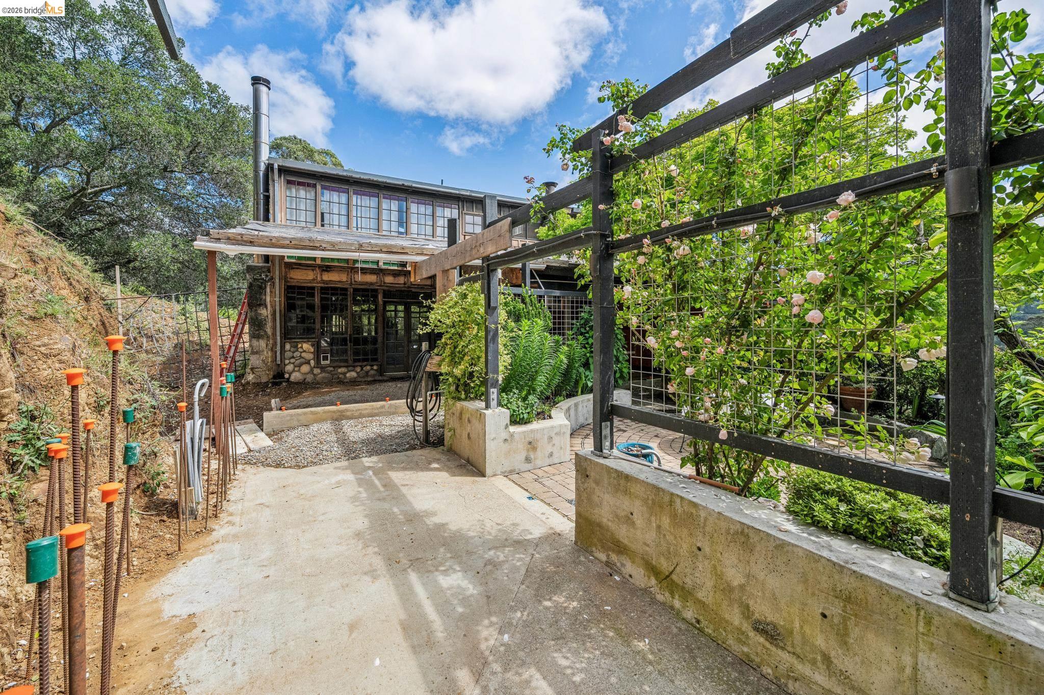 Detail Gallery Image 57 of 99 For 6383 Valley View Rd, Oakland,  CA 94611 - 4 Beds | 2/1 Baths