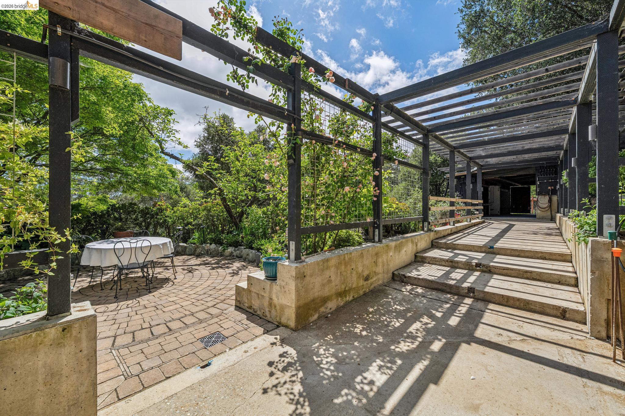 Detail Gallery Image 58 of 99 For 6383 Valley View Rd, Oakland,  CA 94611 - 4 Beds | 2/1 Baths