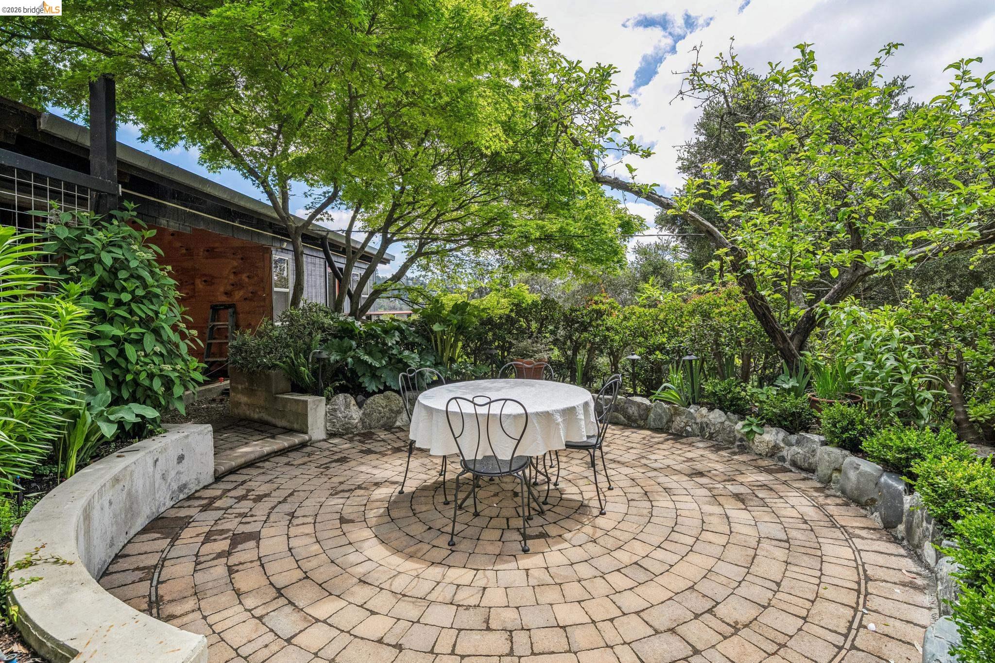 Detail Gallery Image 59 of 99 For 6383 Valley View Rd, Oakland,  CA 94611 - 4 Beds | 2/1 Baths