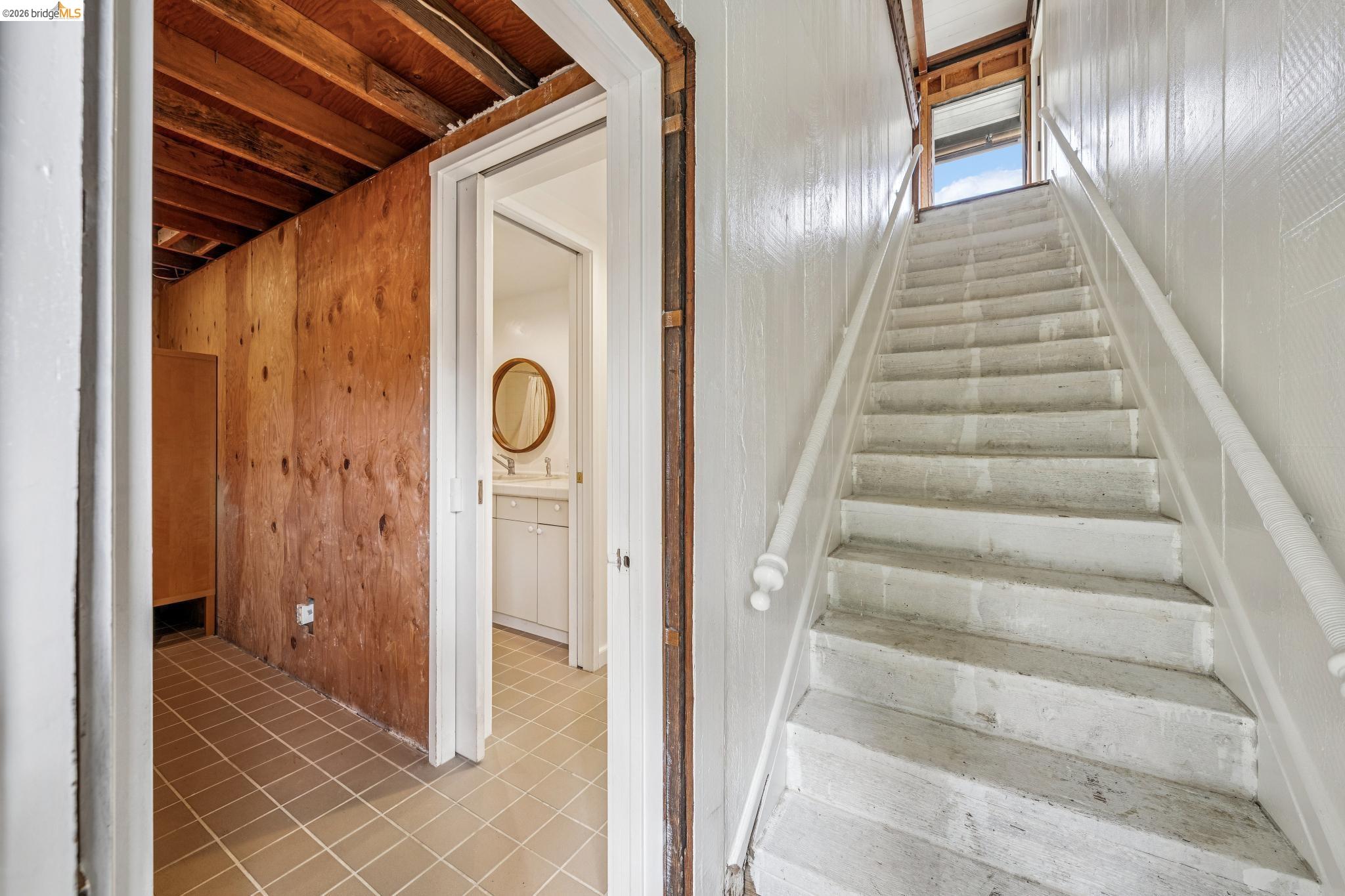 Detail Gallery Image 7 of 99 For 6383 Valley View Rd, Oakland,  CA 94611 - 4 Beds | 2/1 Baths