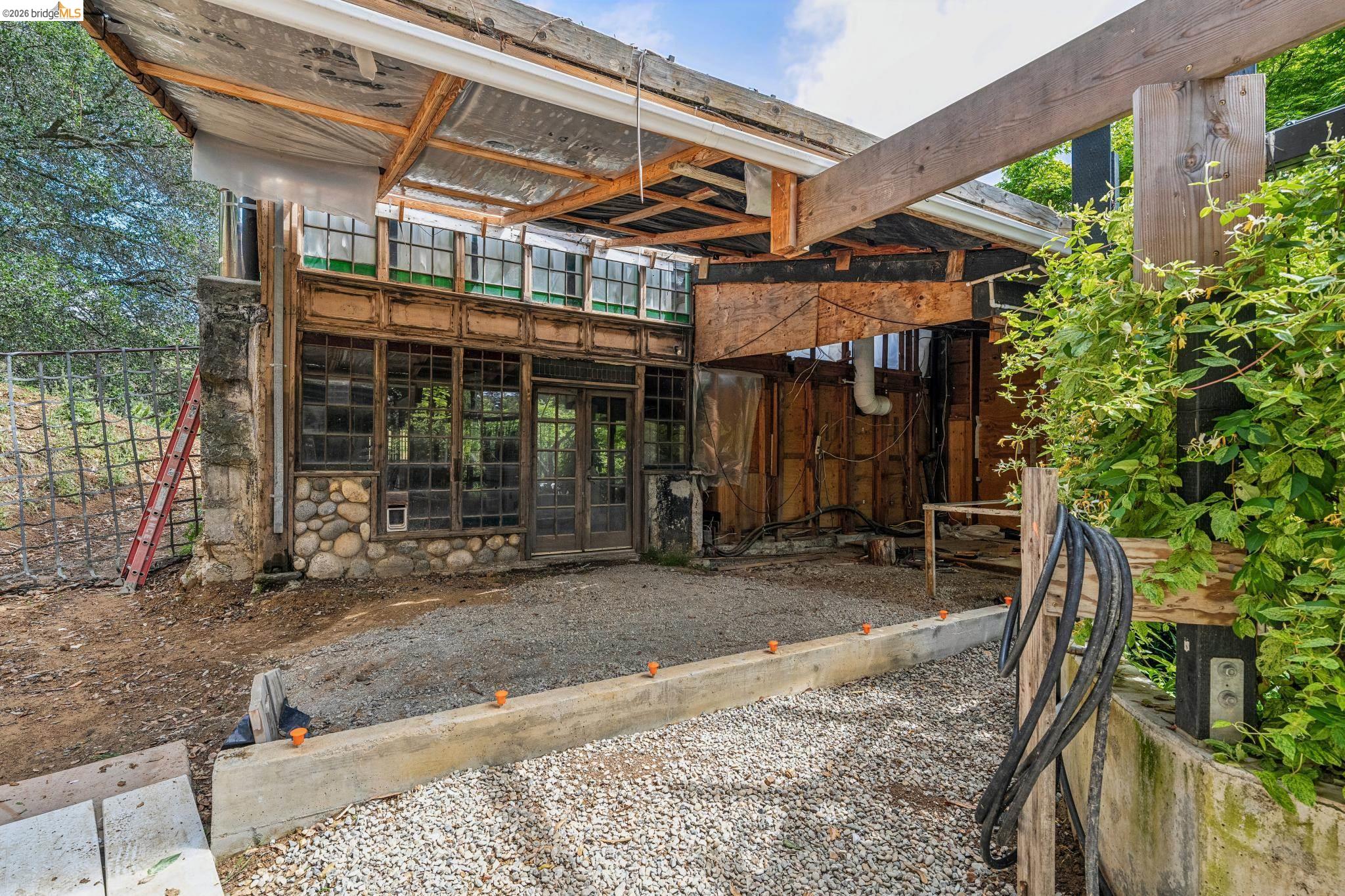 Detail Gallery Image 61 of 99 For 6383 Valley View Rd, Oakland,  CA 94611 - 4 Beds | 2/1 Baths