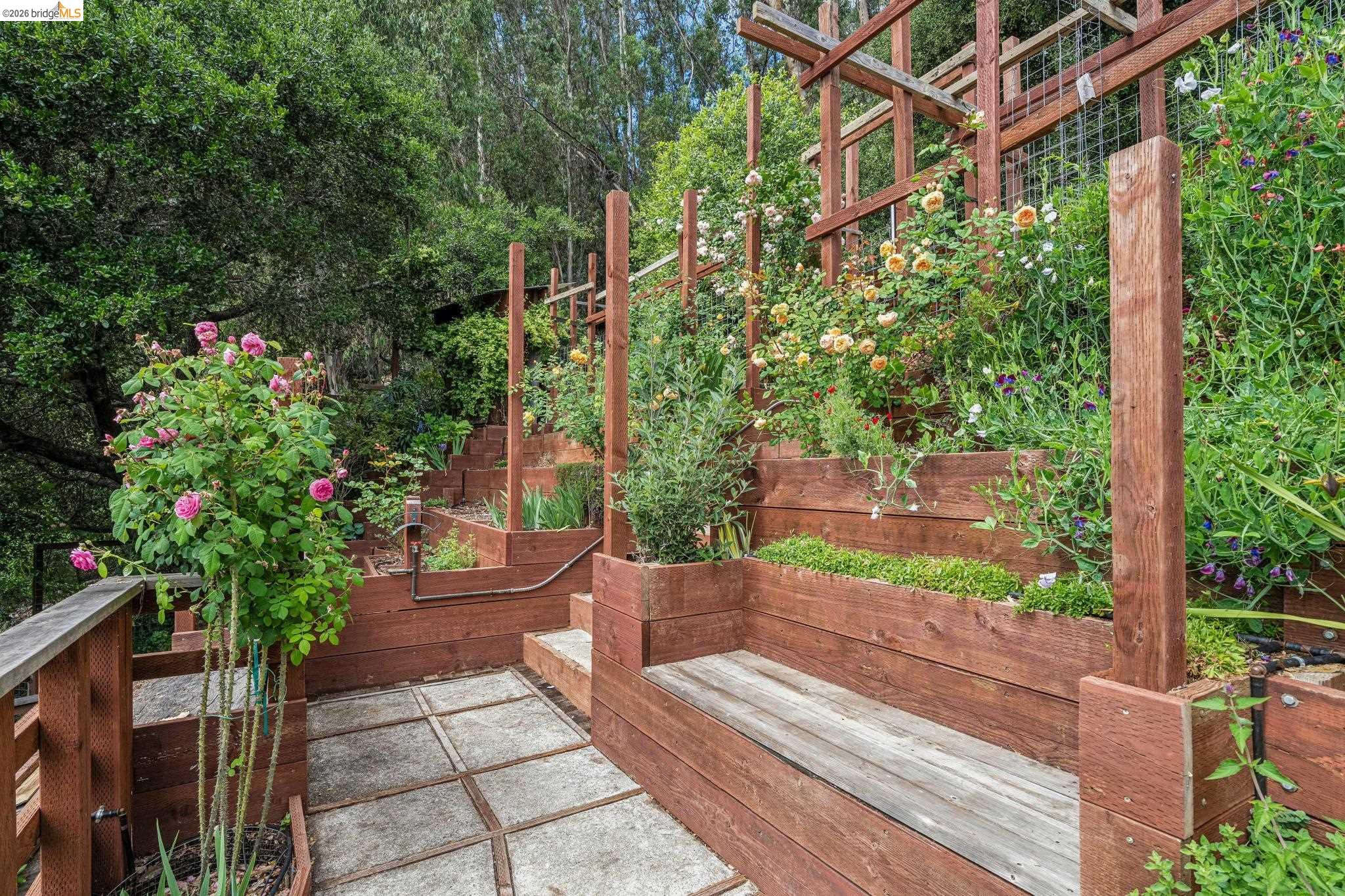 Detail Gallery Image 74 of 99 For 6383 Valley View Rd, Oakland,  CA 94611 - 4 Beds | 2/1 Baths