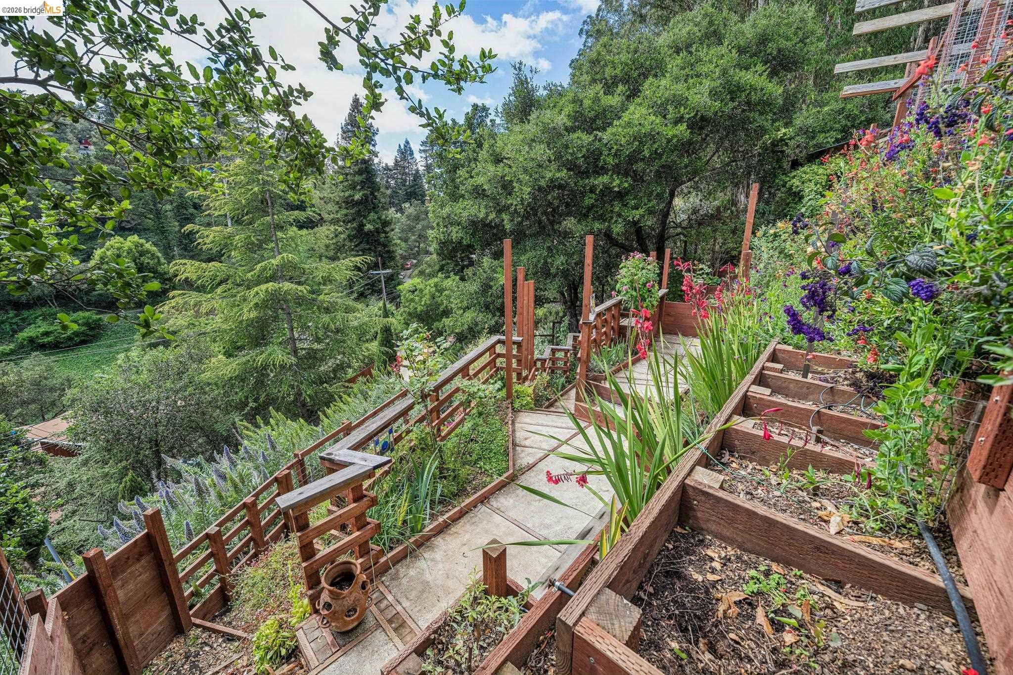 Detail Gallery Image 76 of 99 For 6383 Valley View Rd, Oakland,  CA 94611 - 4 Beds | 2/1 Baths