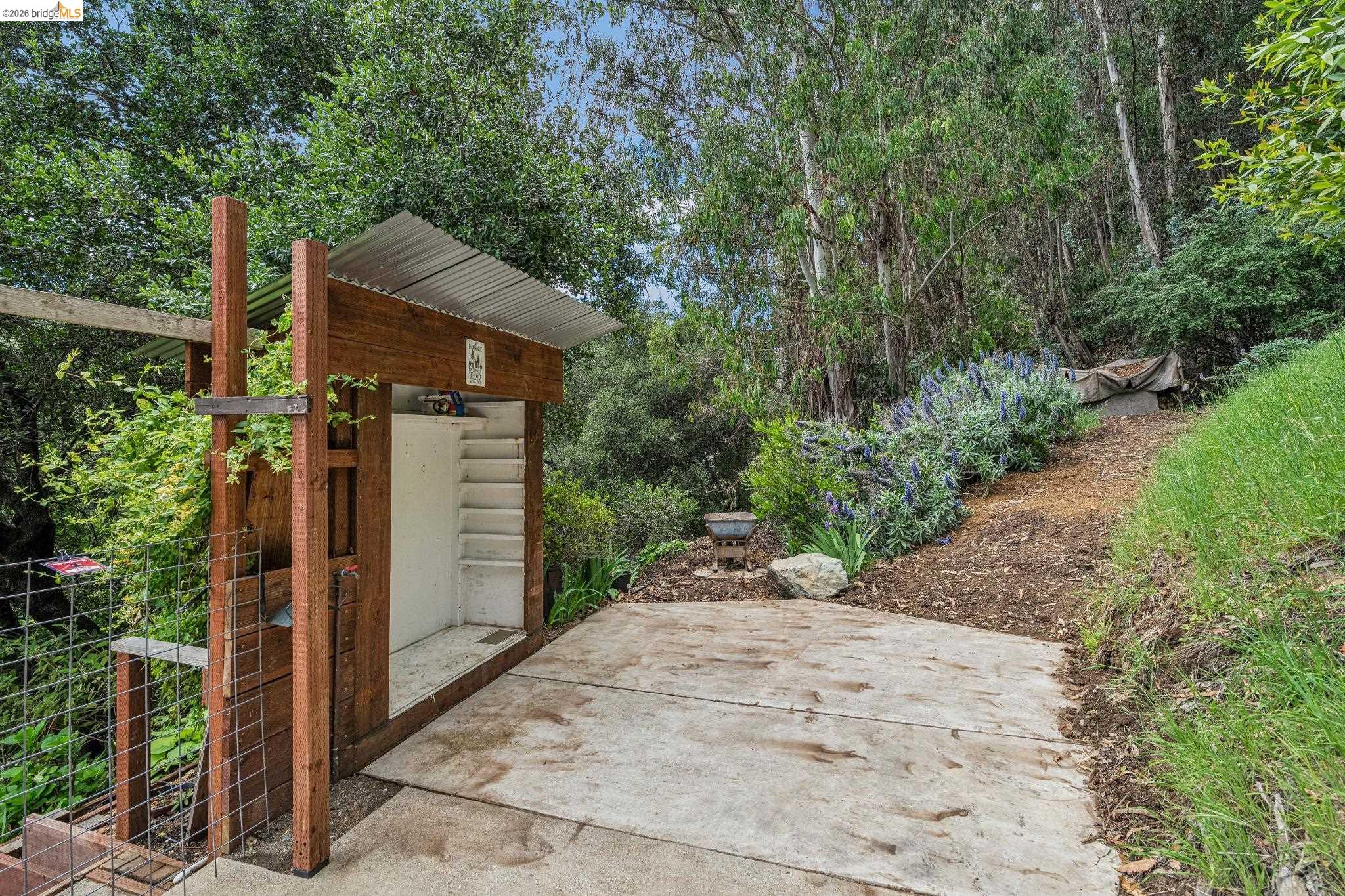 Detail Gallery Image 80 of 99 For 6383 Valley View Rd, Oakland,  CA 94611 - 4 Beds | 2/1 Baths