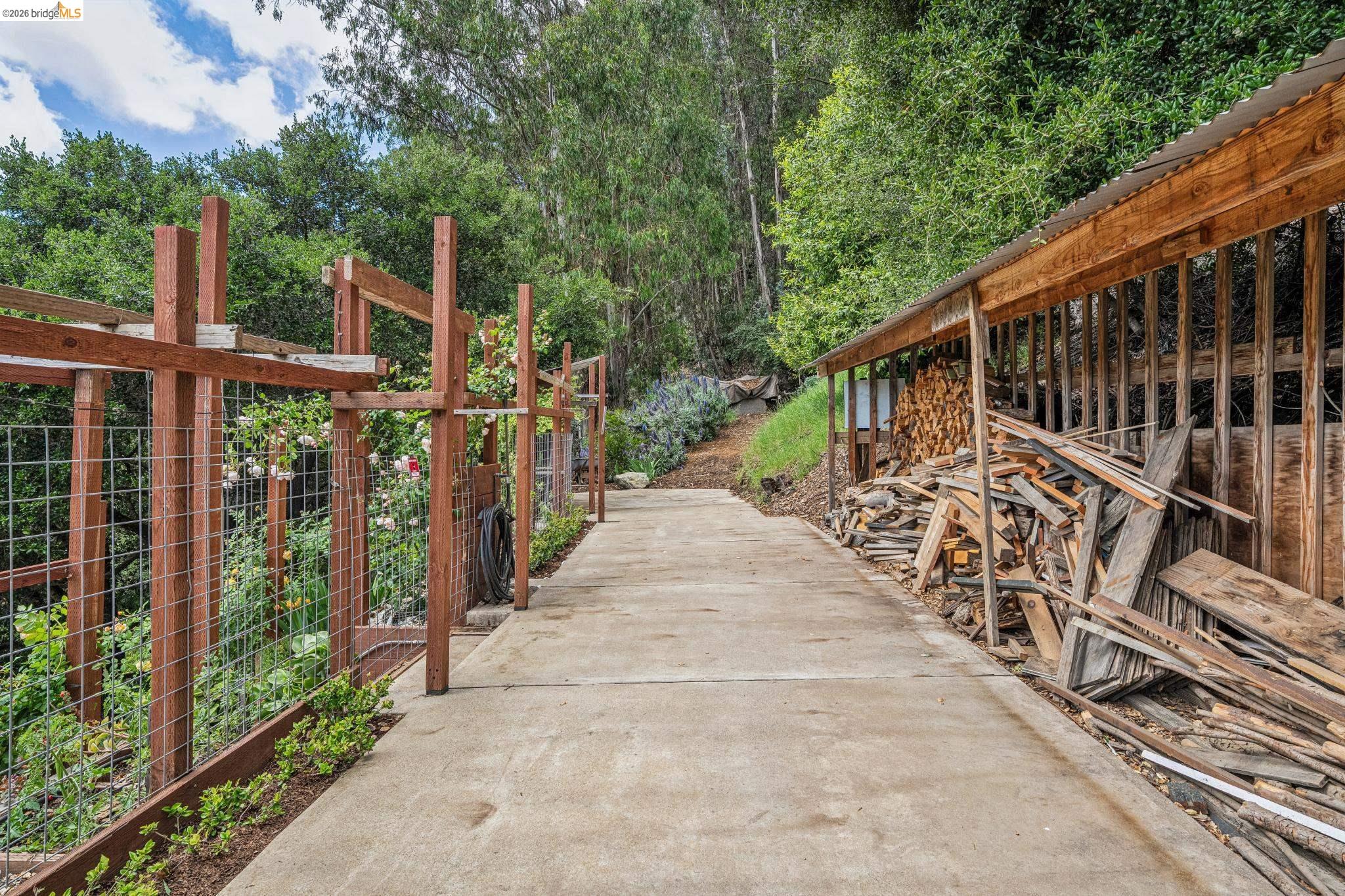 Detail Gallery Image 81 of 99 For 6383 Valley View Rd, Oakland,  CA 94611 - 4 Beds | 2/1 Baths