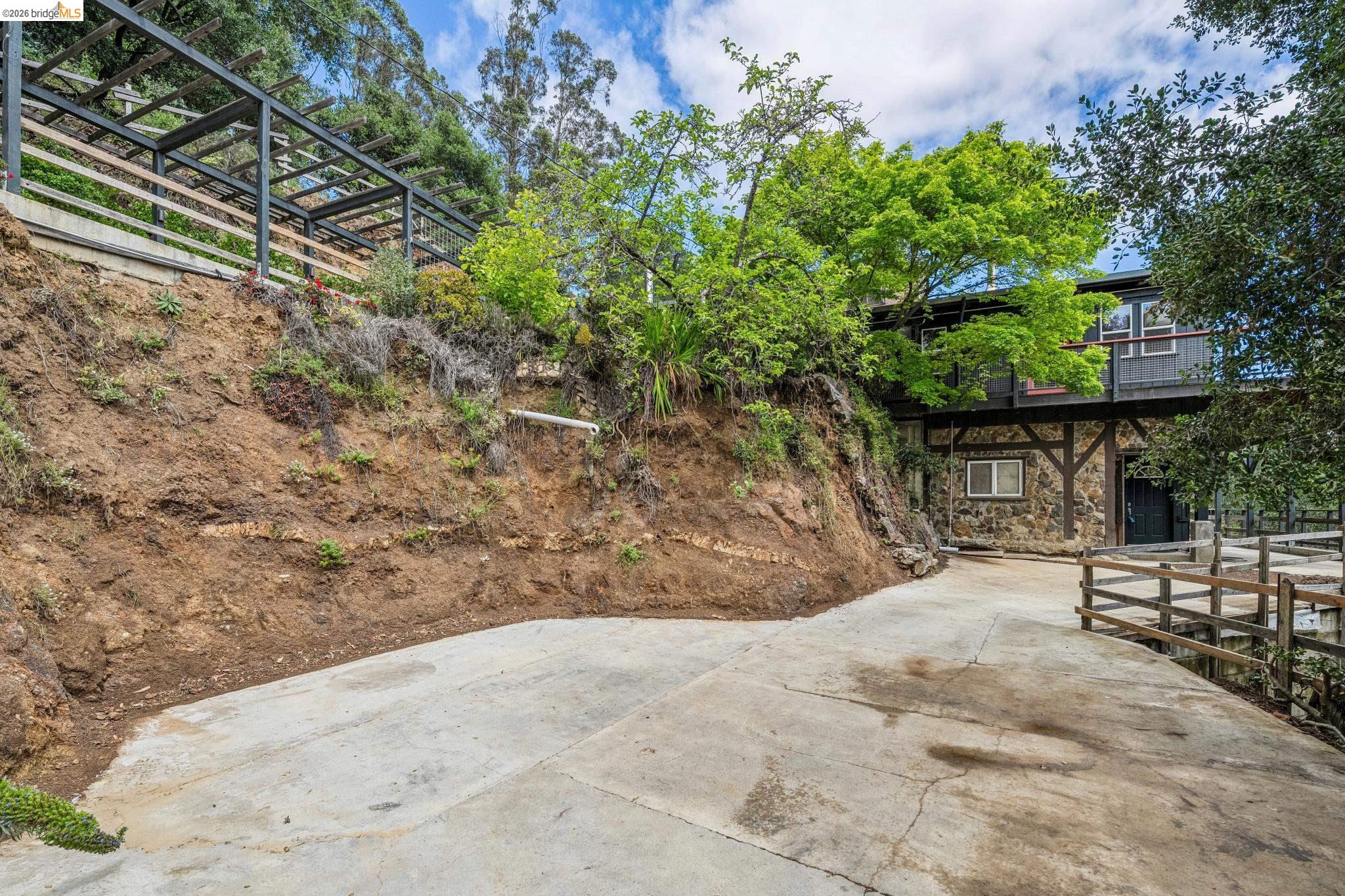 Detail Gallery Image 83 of 99 For 6383 Valley View Rd, Oakland,  CA 94611 - 4 Beds | 2/1 Baths