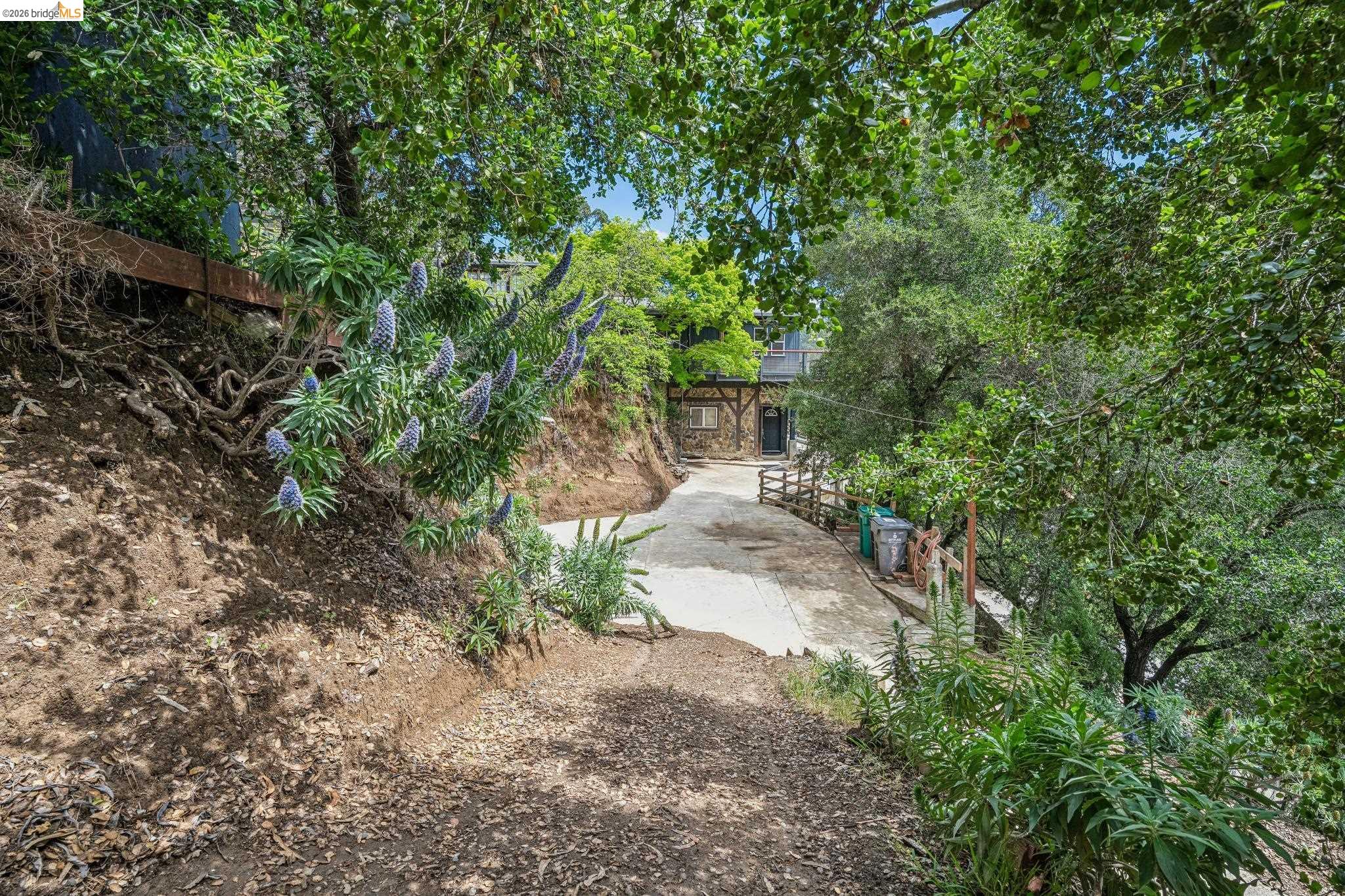 Detail Gallery Image 85 of 99 For 6383 Valley View Rd, Oakland,  CA 94611 - 4 Beds | 2/1 Baths