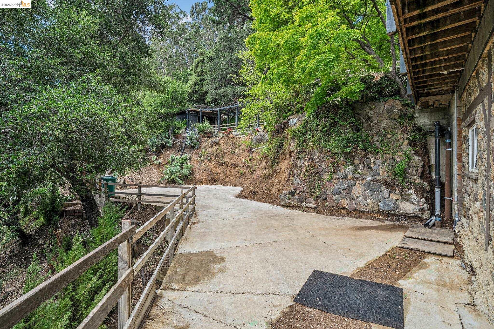 Detail Gallery Image 86 of 99 For 6383 Valley View Rd, Oakland,  CA 94611 - 4 Beds | 2/1 Baths