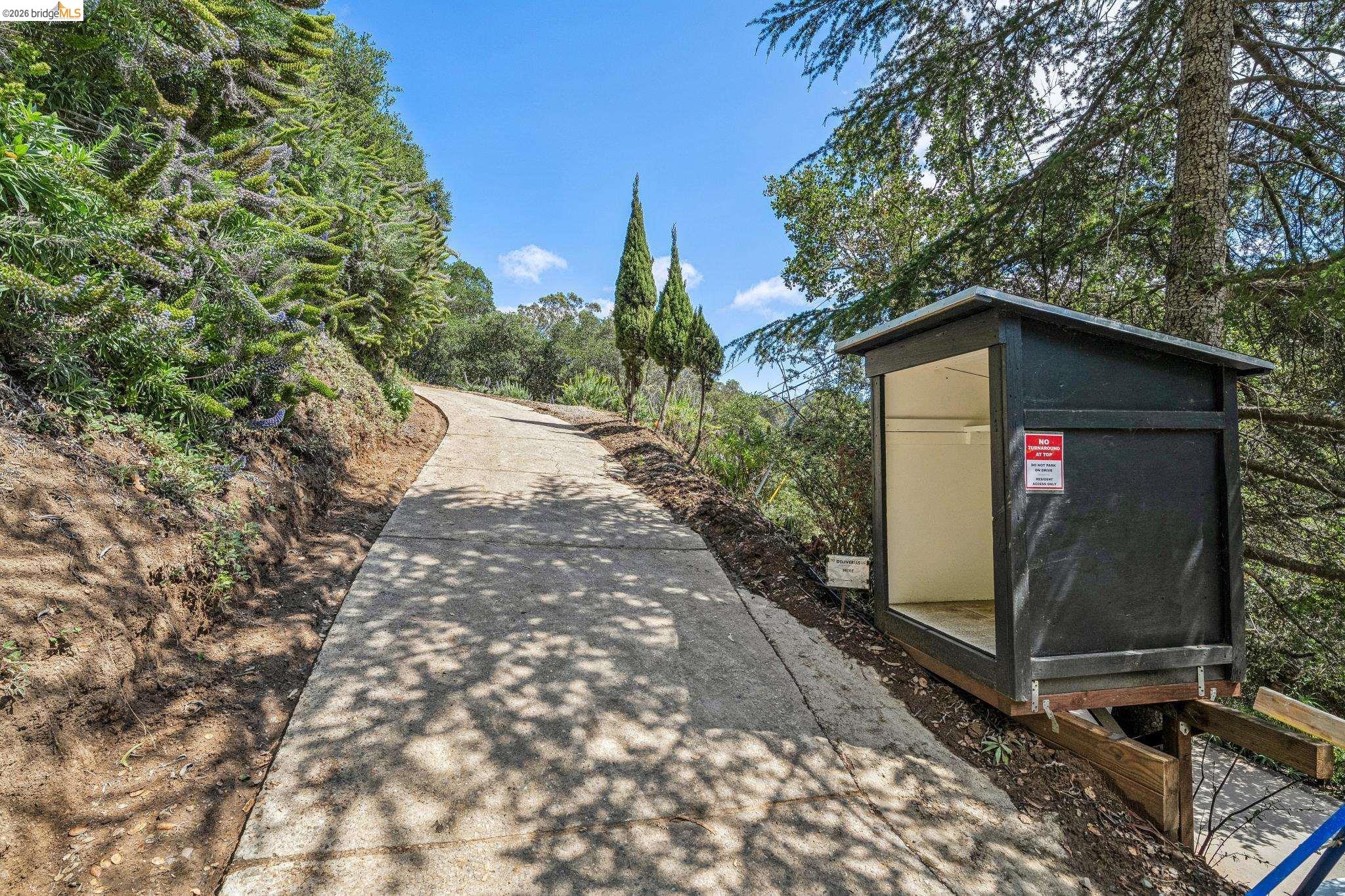 Detail Gallery Image 88 of 99 For 6383 Valley View Rd, Oakland,  CA 94611 - 4 Beds | 2/1 Baths