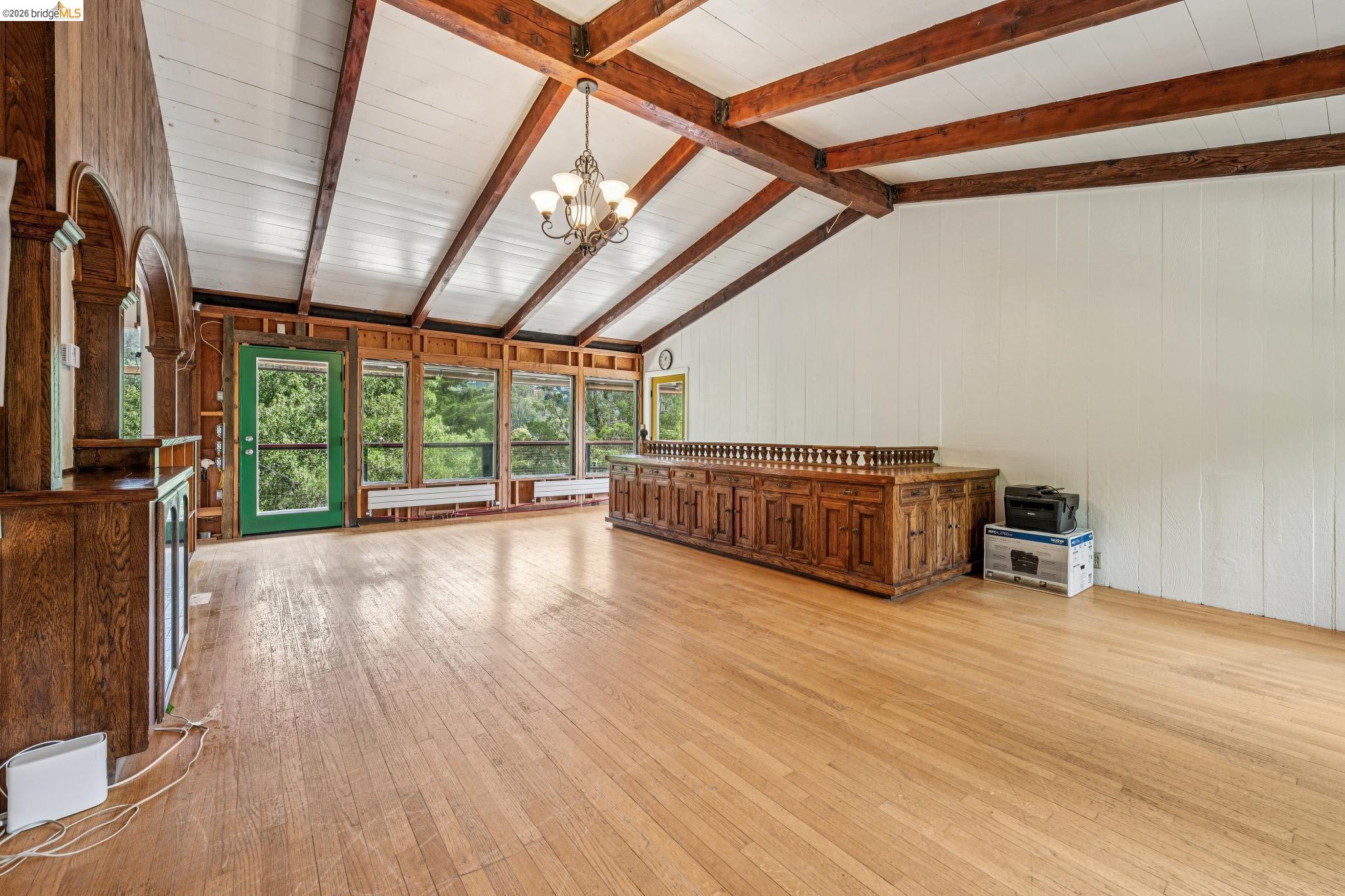 Detail Gallery Image 10 of 99 For 6383 Valley View Rd, Oakland,  CA 94611 - 4 Beds | 2/1 Baths